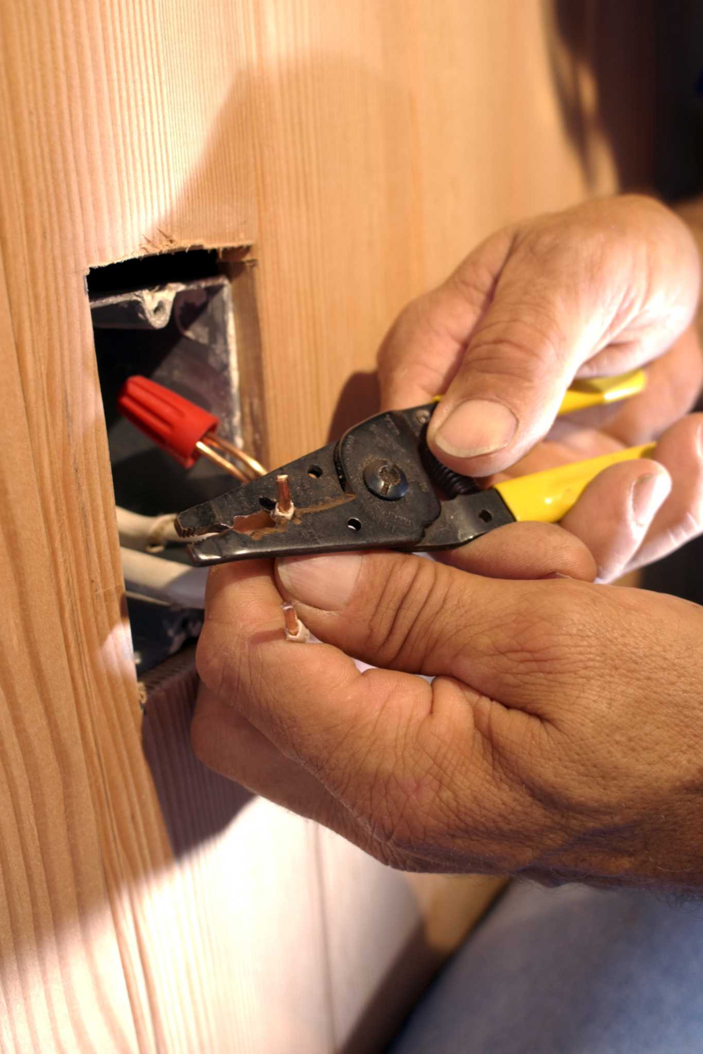 How to Add a Three-Way Switch to a Receptacle - Fine Homebuilding