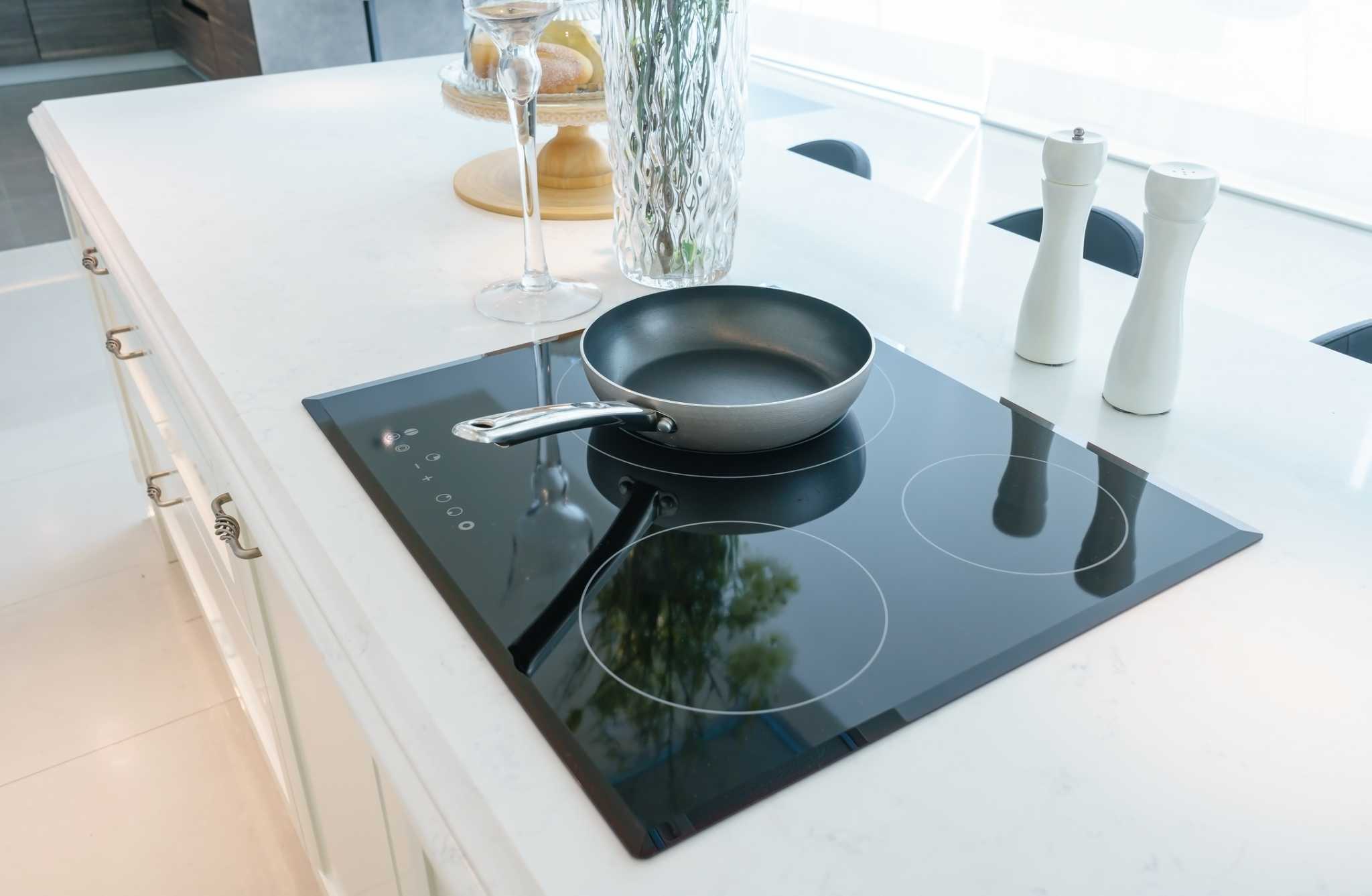 How to fix a small glass crack in an induction cooker 