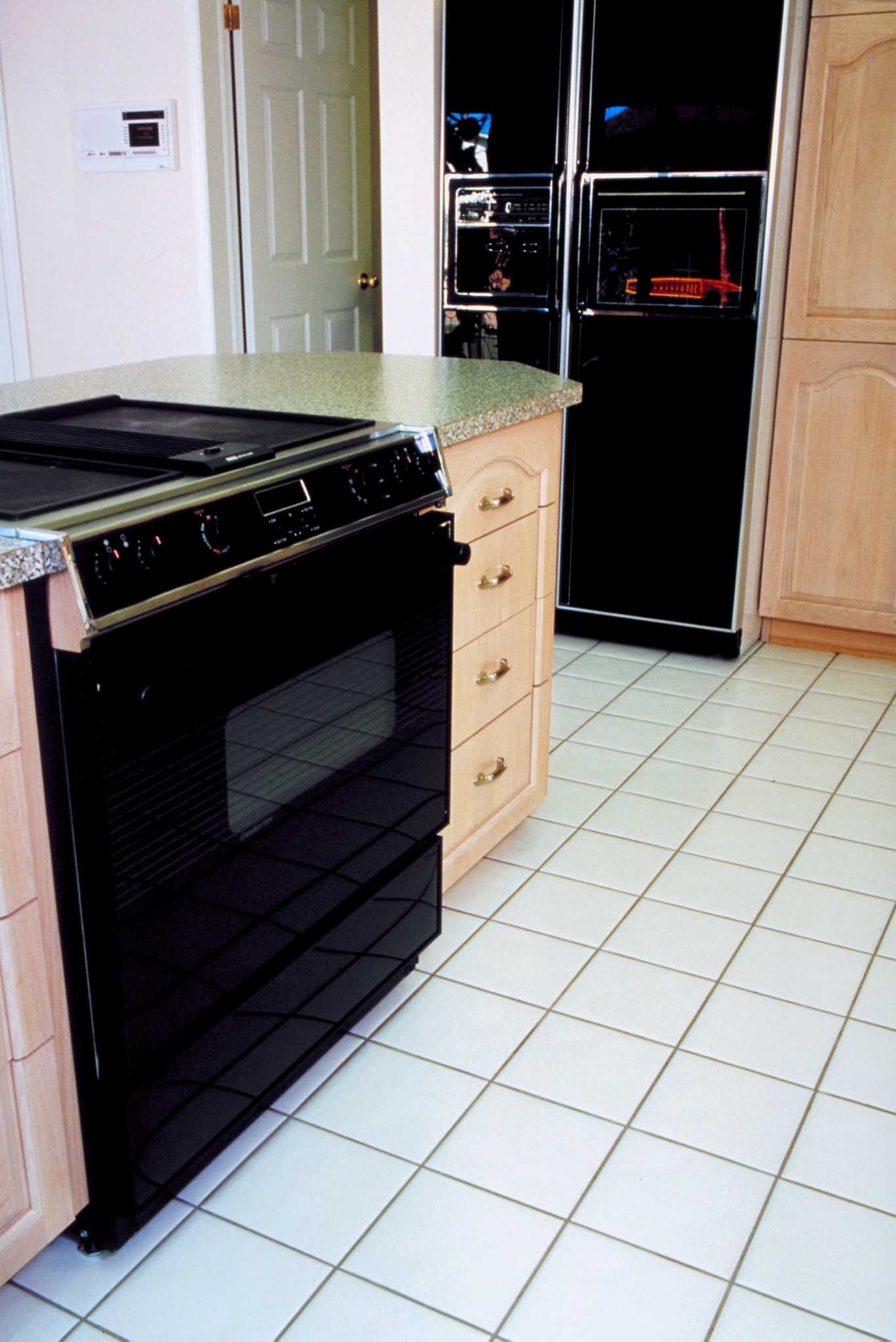 How to Prevent a Stove From Scratching a New Laminate Floor