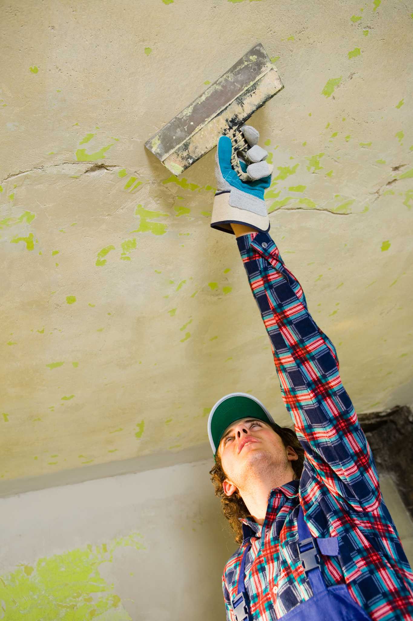 How to Install Lighting in Plaster Ceilings