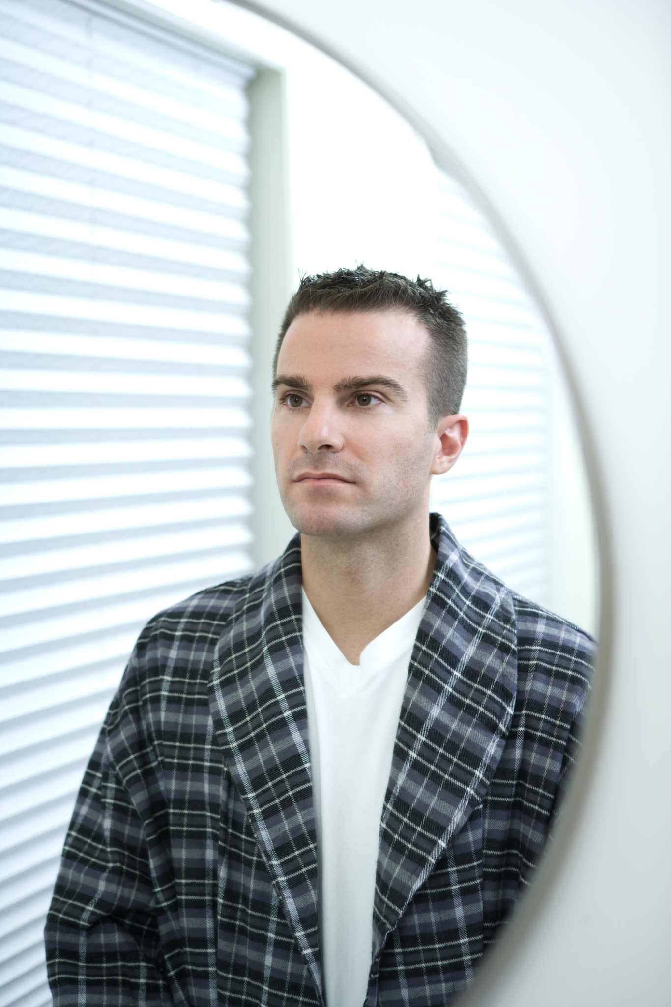 How to Install a Mirror on Hollow Core Doors