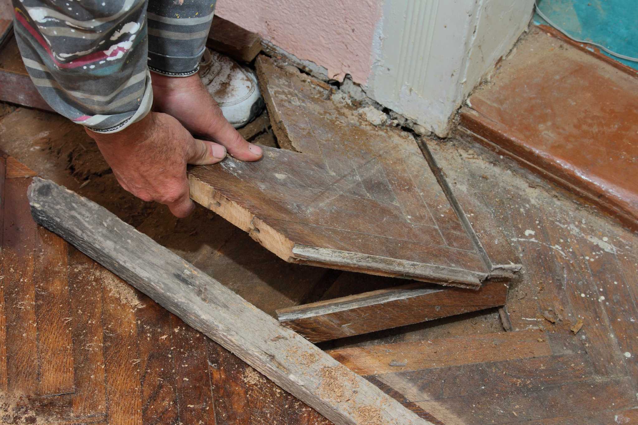 How To Remove Vinyl Tiles From Wood Floor