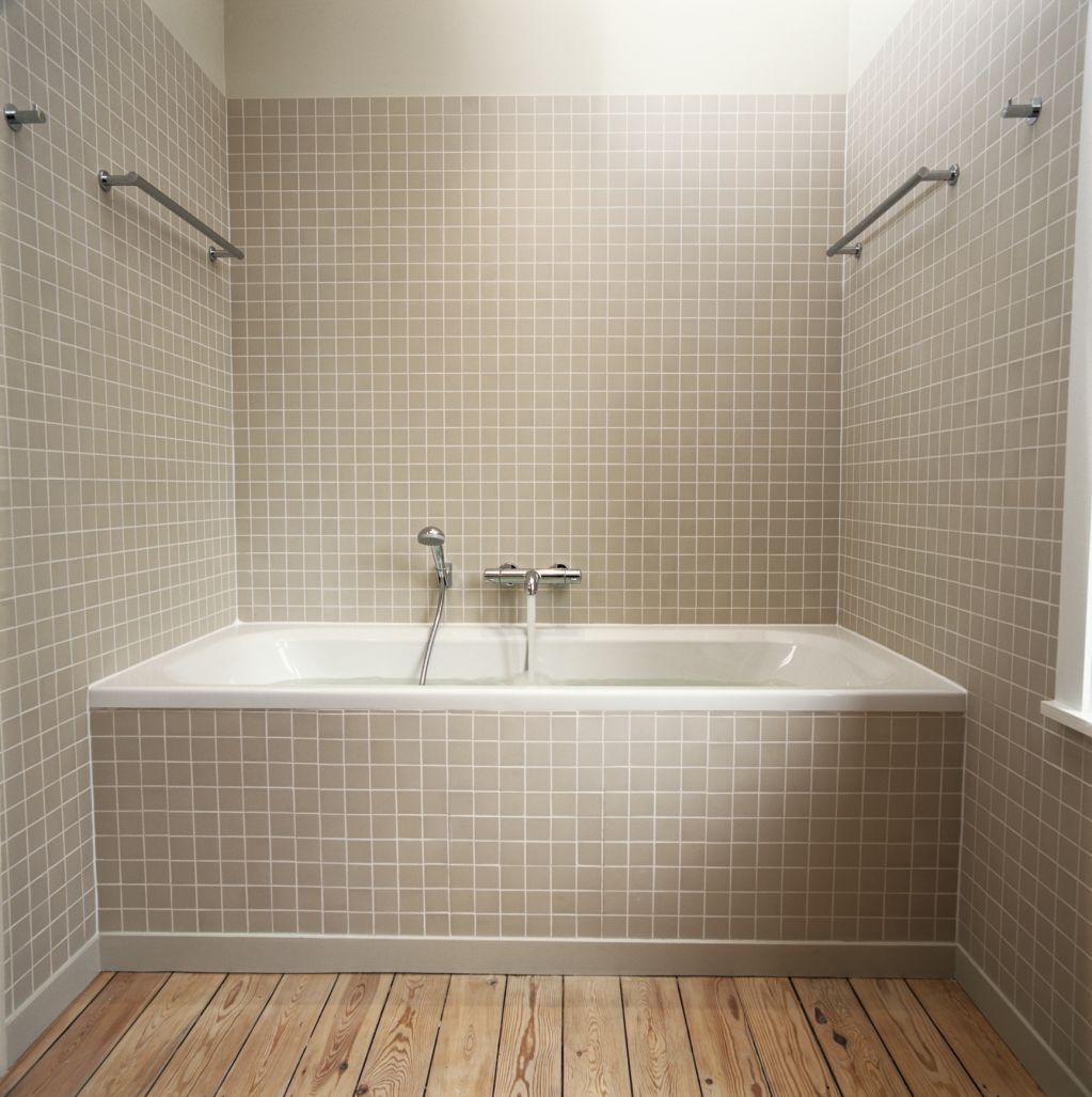 Comparing Replacement Tubs and Bathtub Liners
