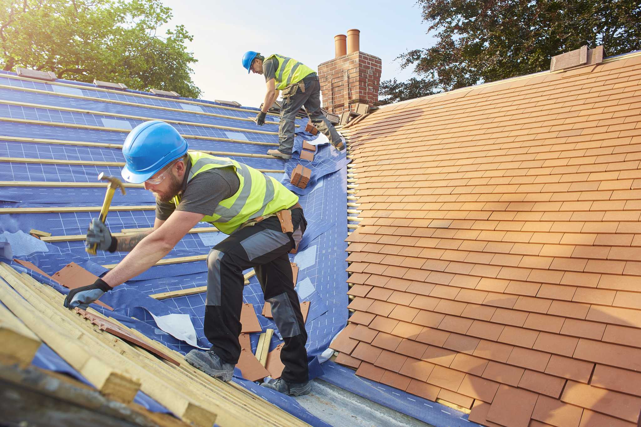 How to Install Roofing Tar Paper