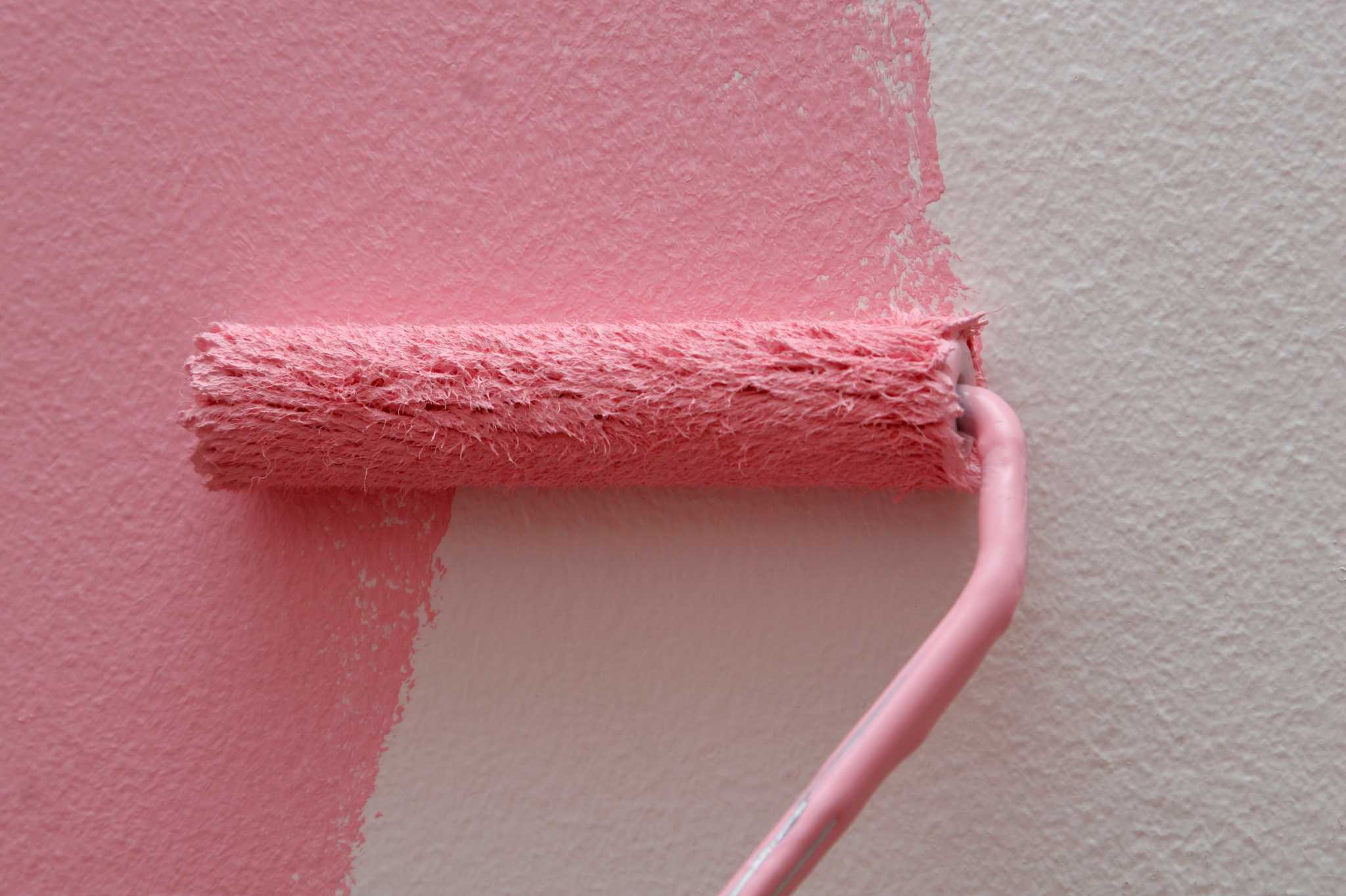How to Paint Over Peeling Paint on Walls in Your House