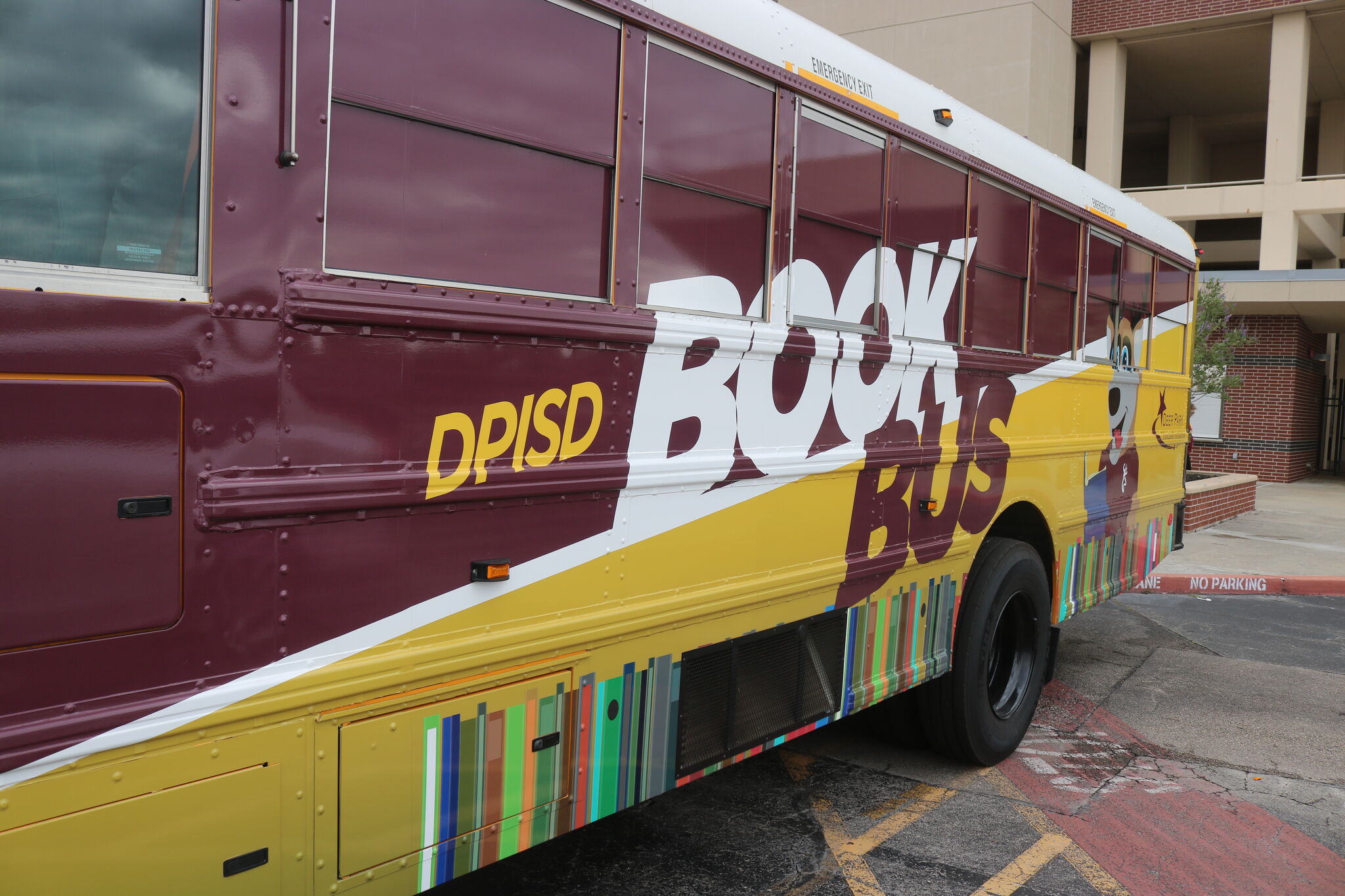 Deer Park ISD turns school bus into mobile library