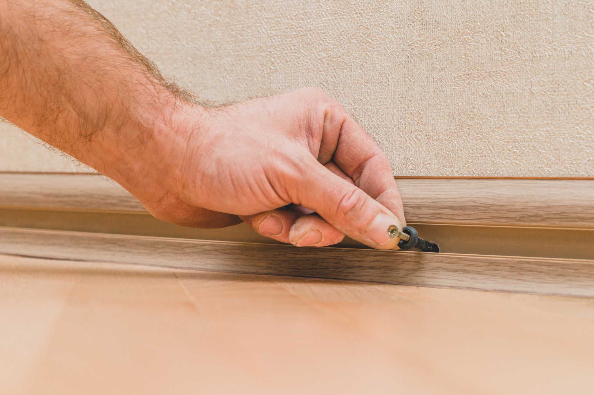 how-to-install-vinyl-baseboard-molding