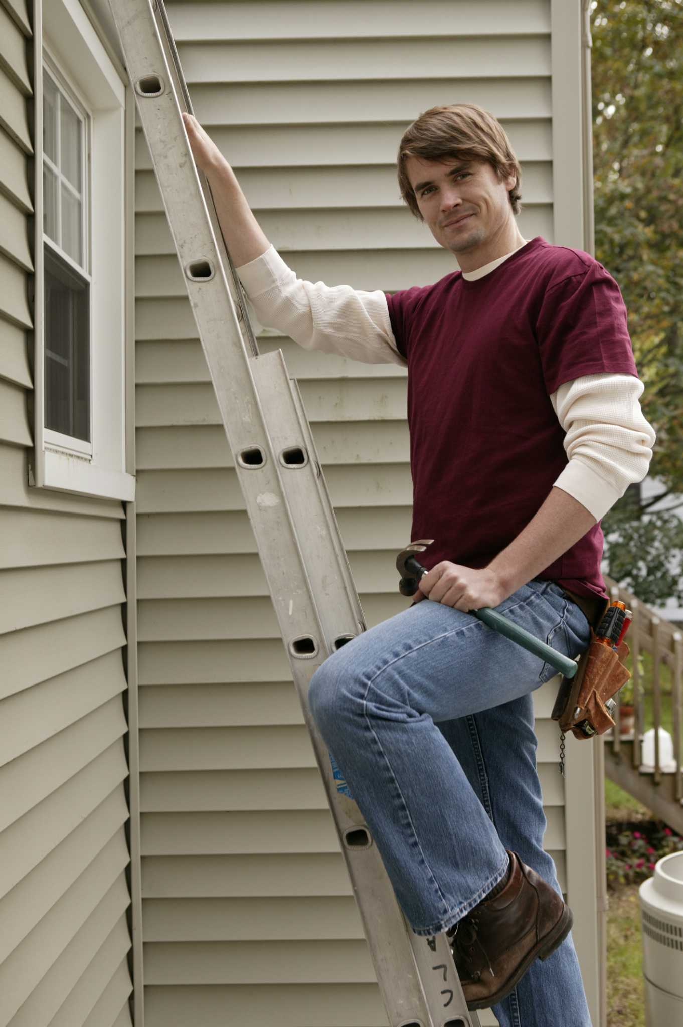How to Repair Masonite Wood Siding