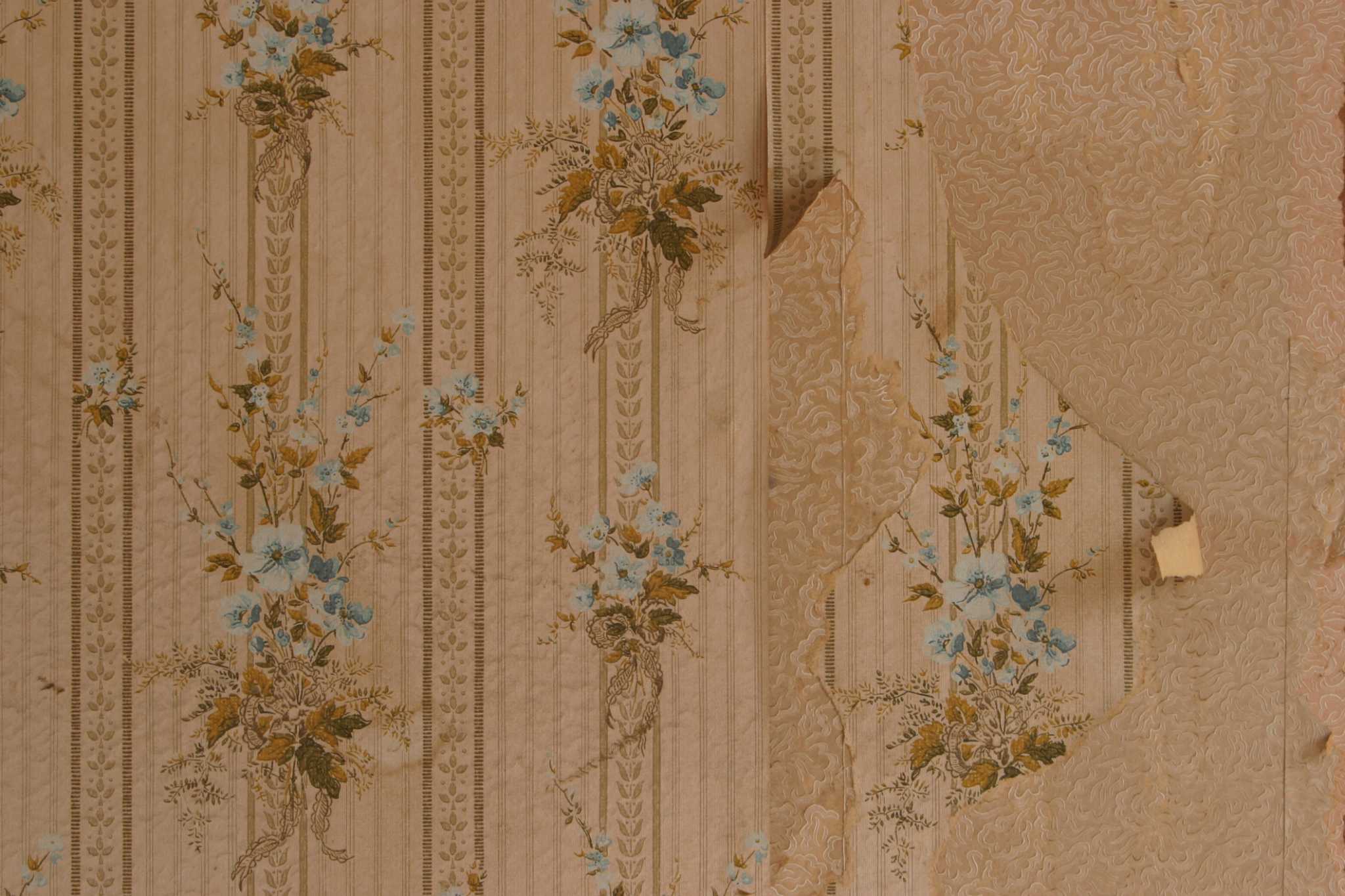 How to Repair Opened Wallpaper Seams