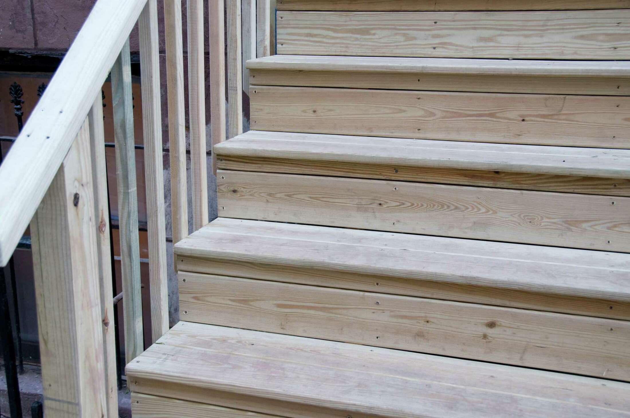 How to Repair Outdoor Wooden Steps