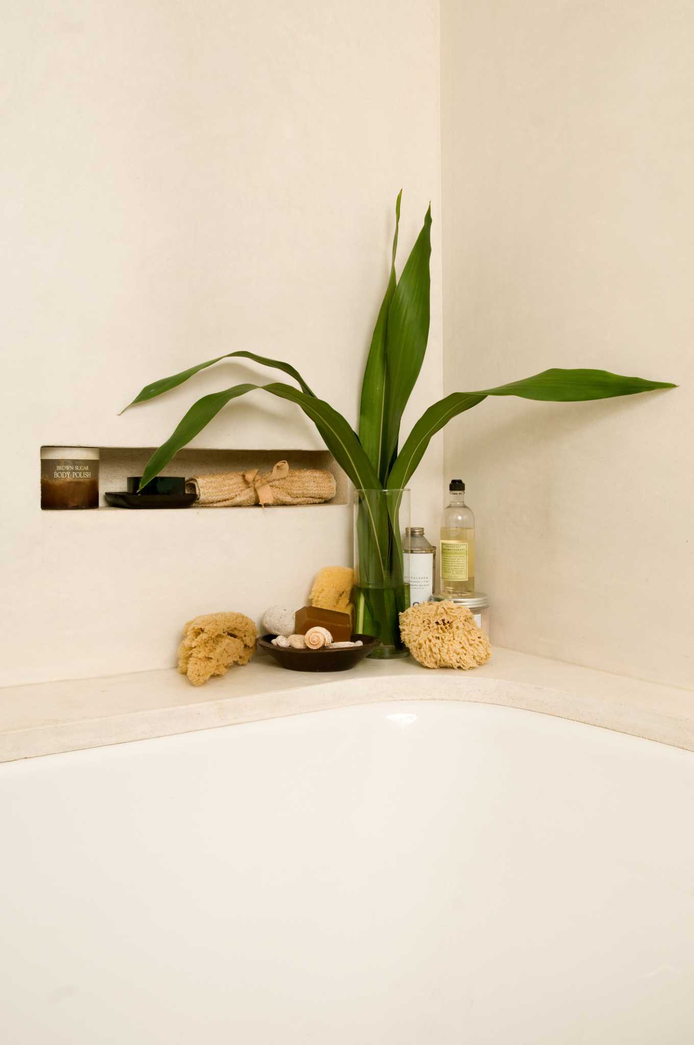 How to Repair or Refurbish a Bathtub