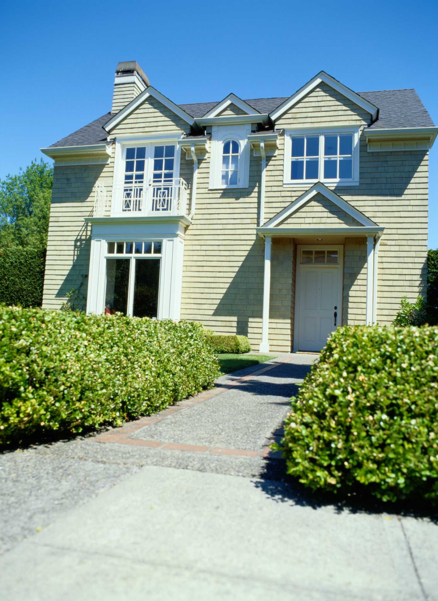 How to Repair Sunken Pavers in the Driveway