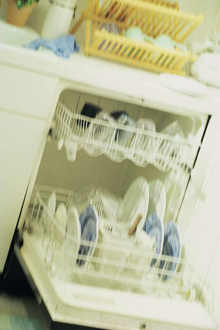 How to Keep a Dishwasher From Tilting Forward When the Door Is Opened