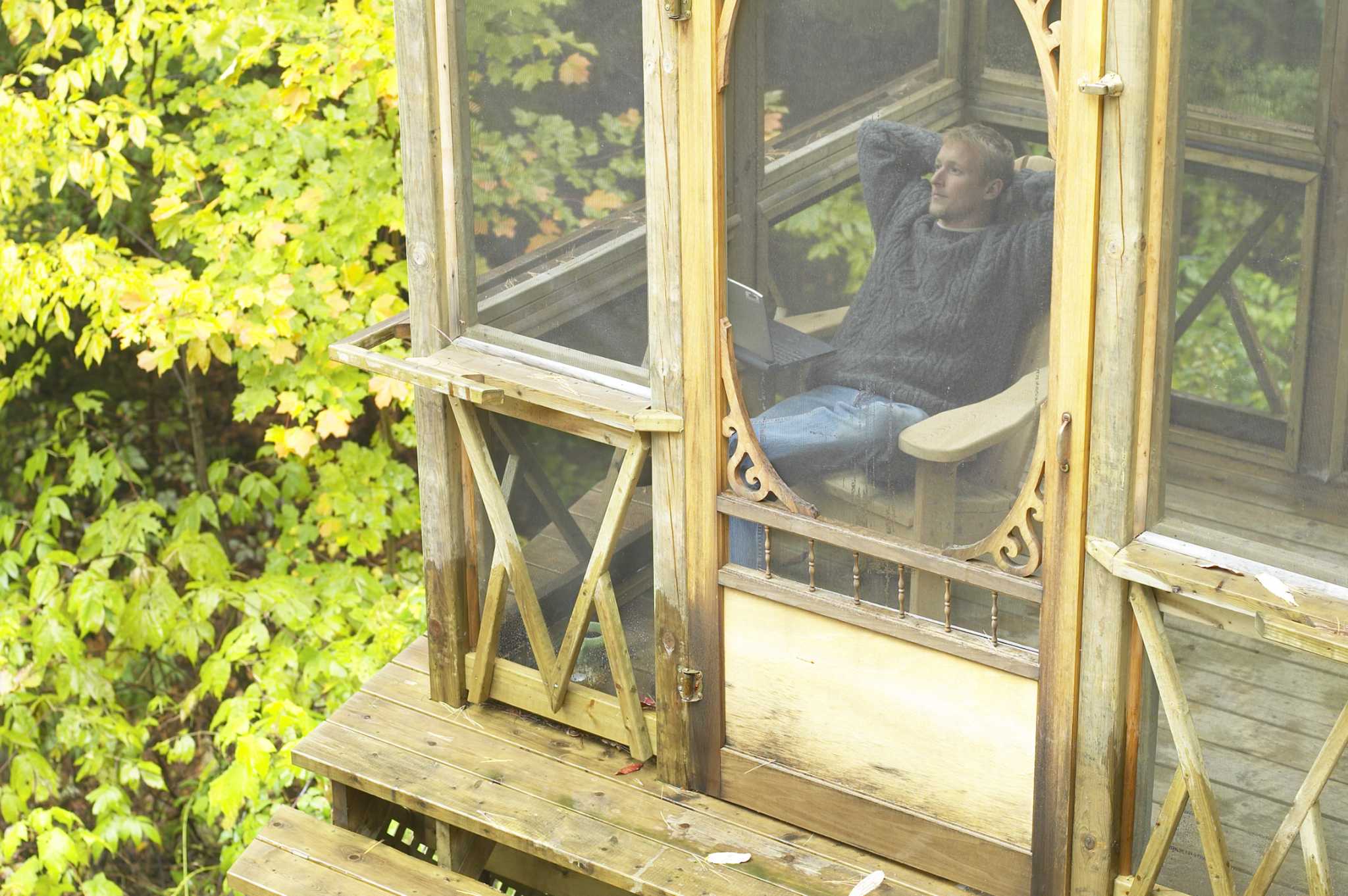 How to Keep Mosquitoes Away From a Porch