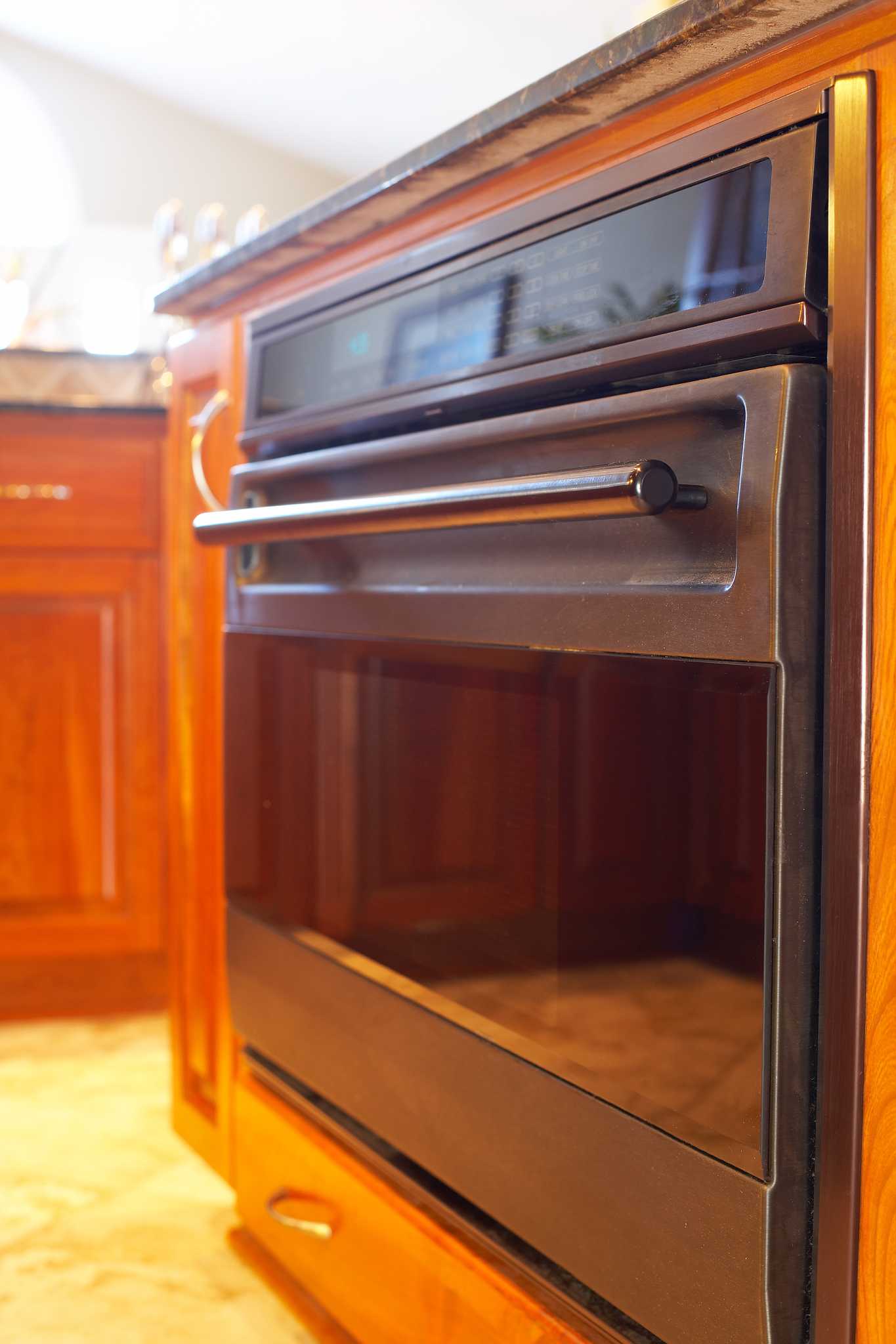 How to Fix a Broken Microwave Door Handle - AppliancePartsPros Blog