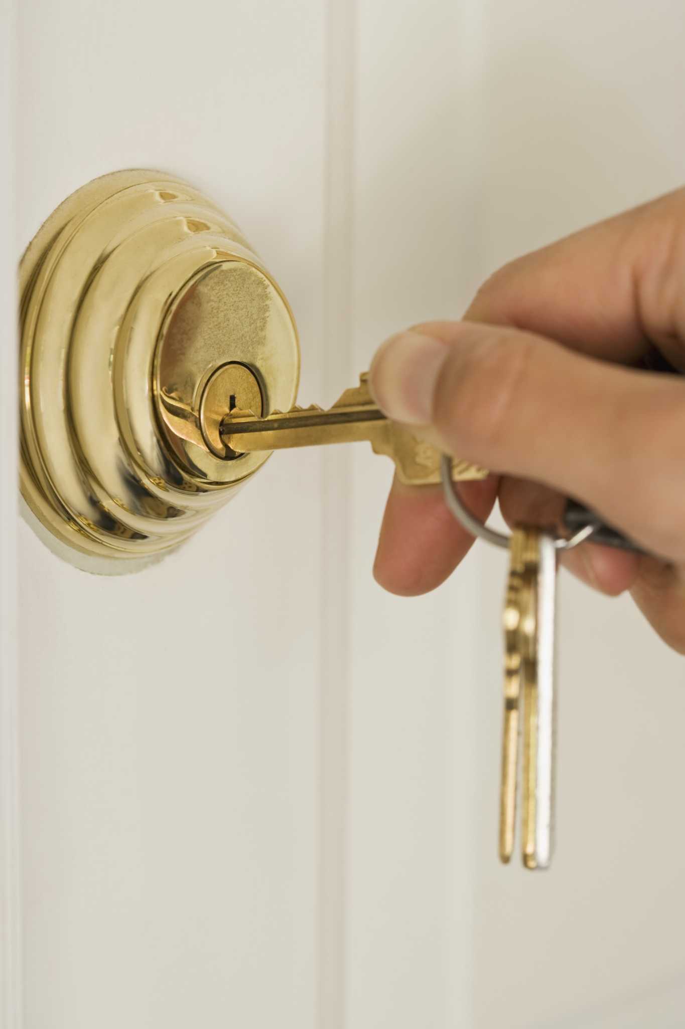 How to Replace a Front Door Lock With a Keyed Deadbolt