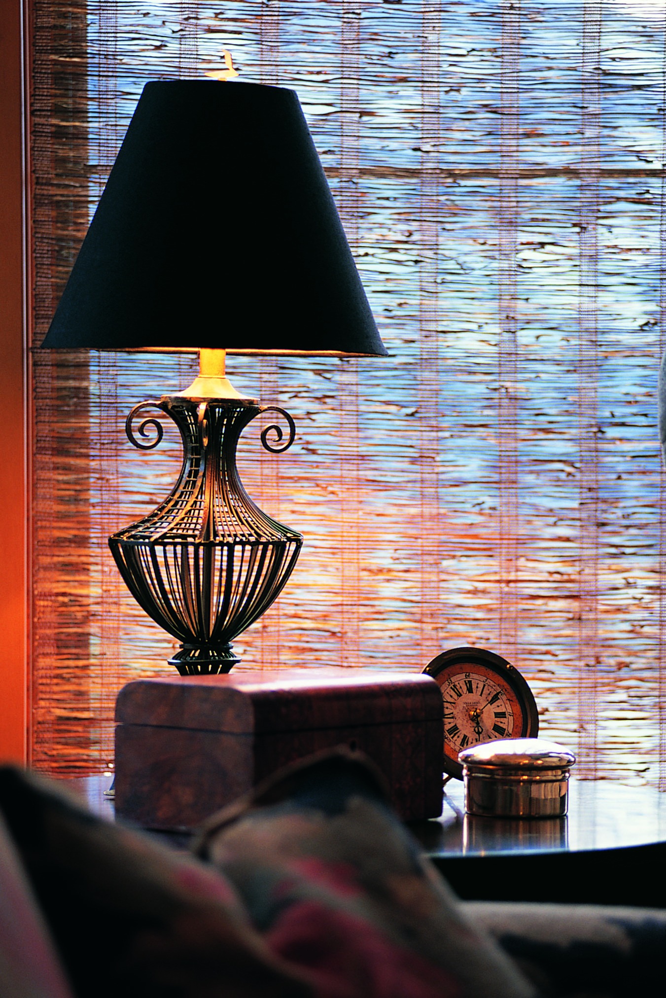 How to Replace Lamp Shades