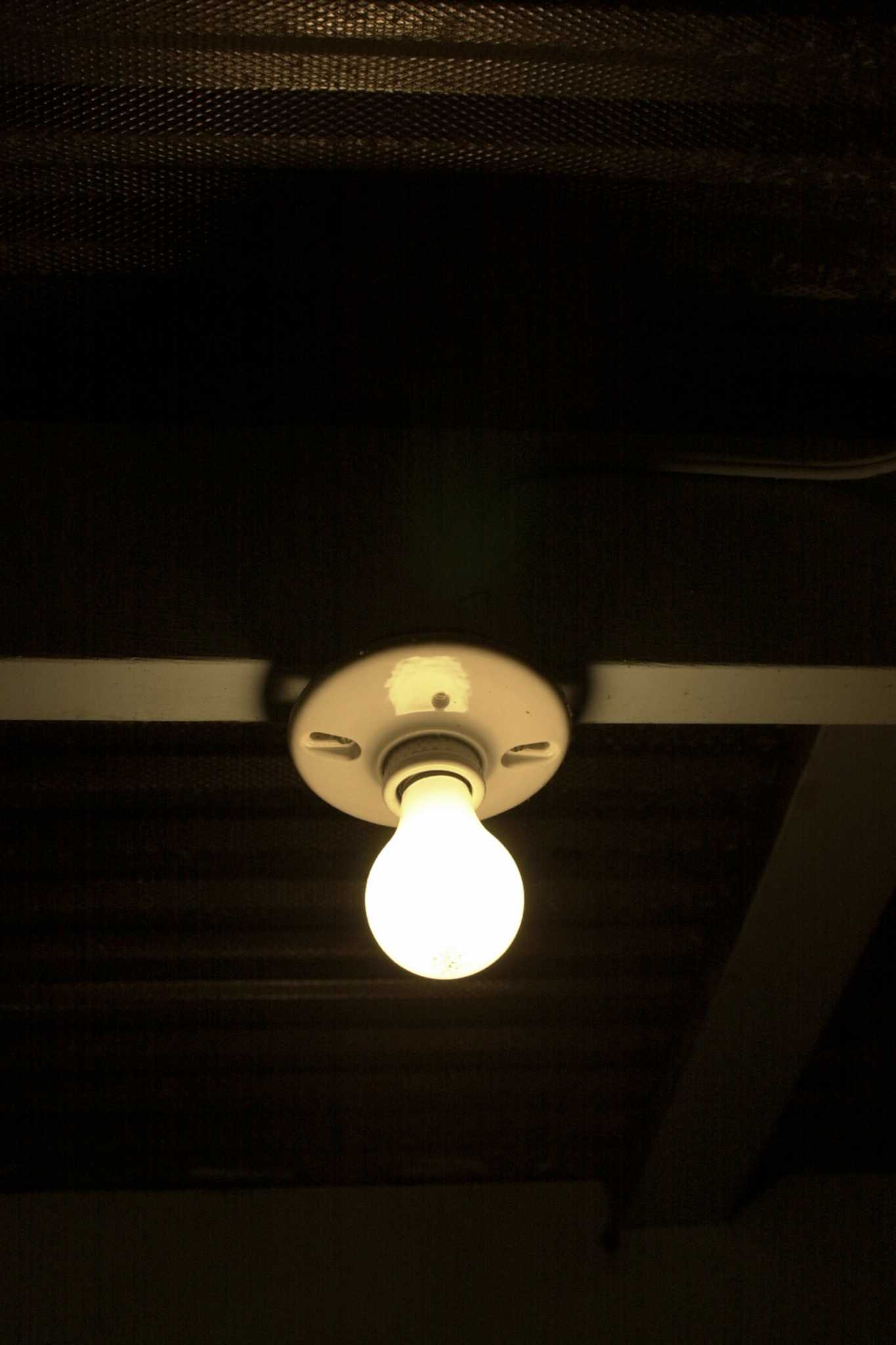 How to Replace an Old Ceramic Light Socket