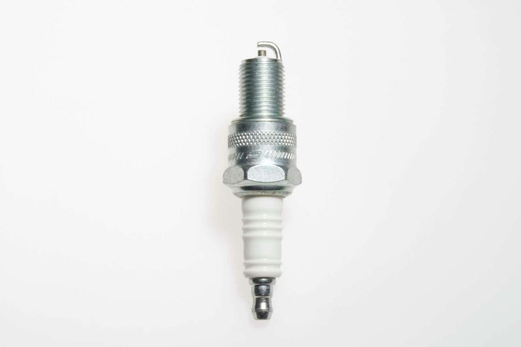 How To Replace A Poulan WildThing Chainsaw Spark Plug, 43 OFF
