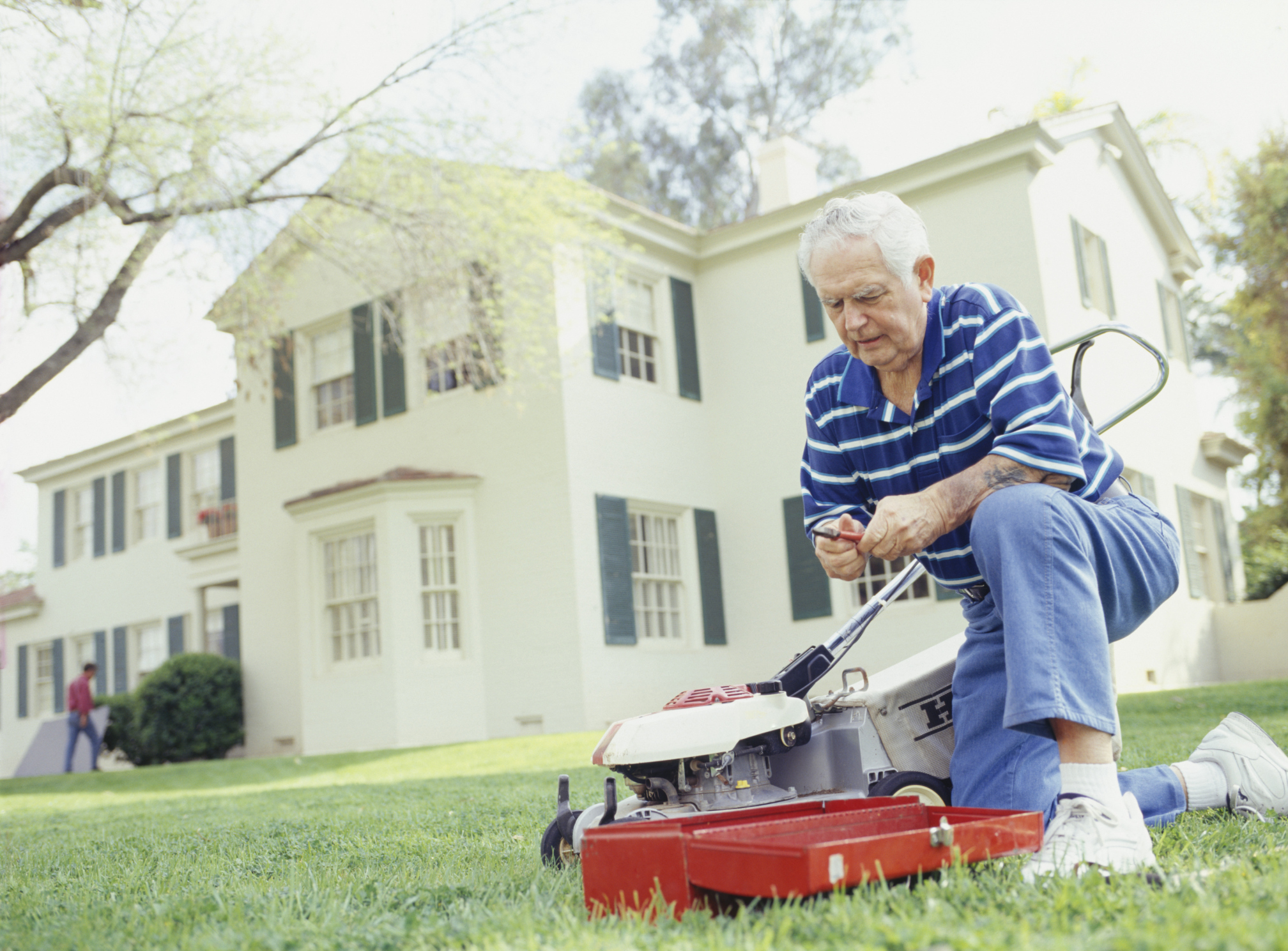 How to Replace the Rope on a Toro Lawnmower