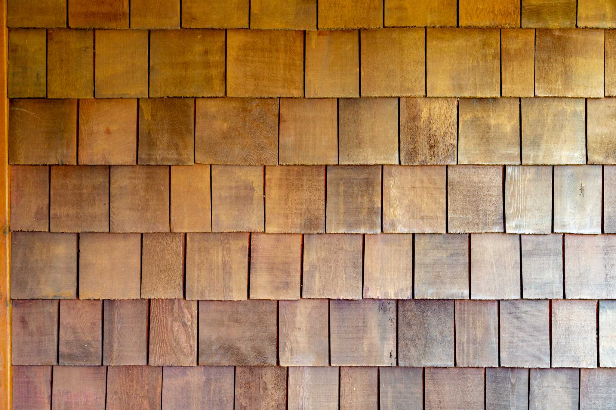 What Kinds of Nails Are for Wood Siding?