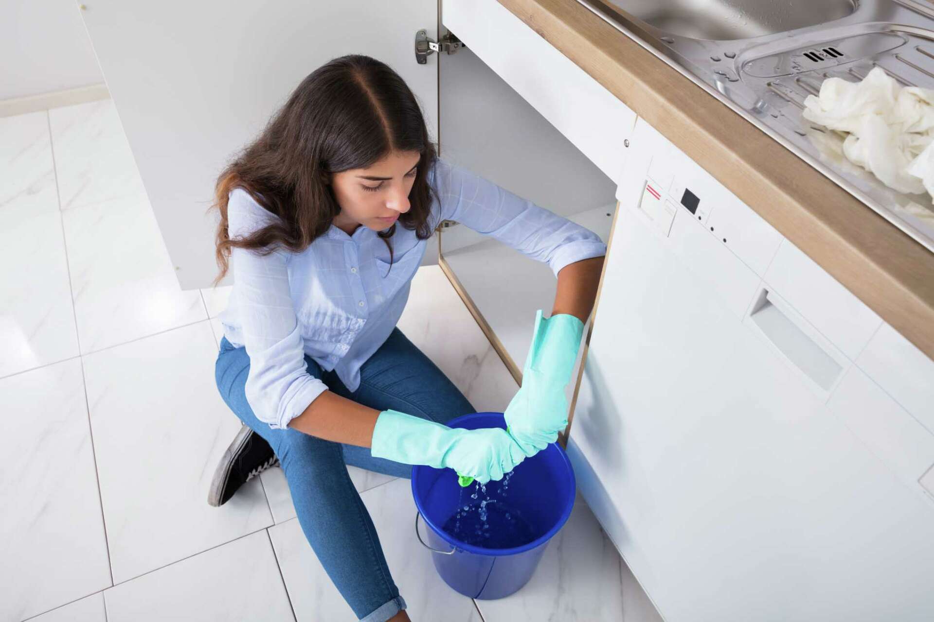 How to Get Rid of an Old, Musty Smell in Kitchen