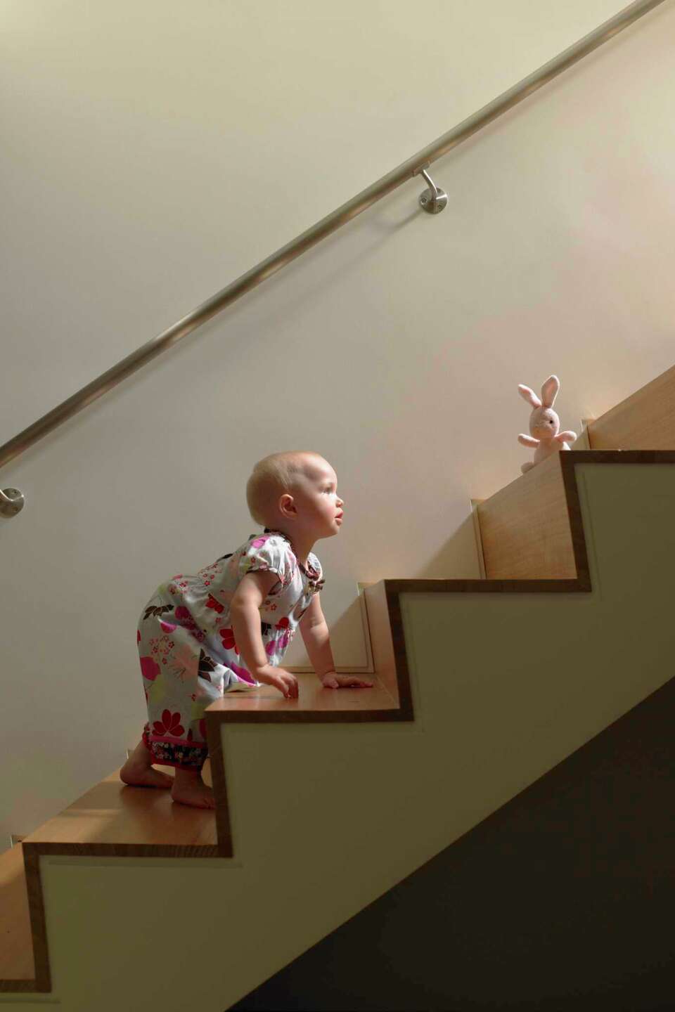 How to Make Stair Treads From Carpet Remnants