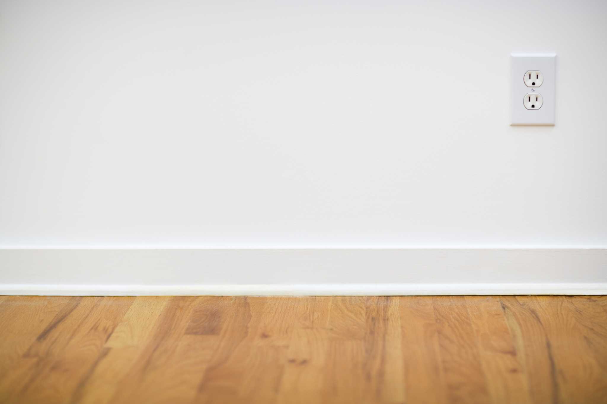 How to Seal Between the Wall & Subfloor