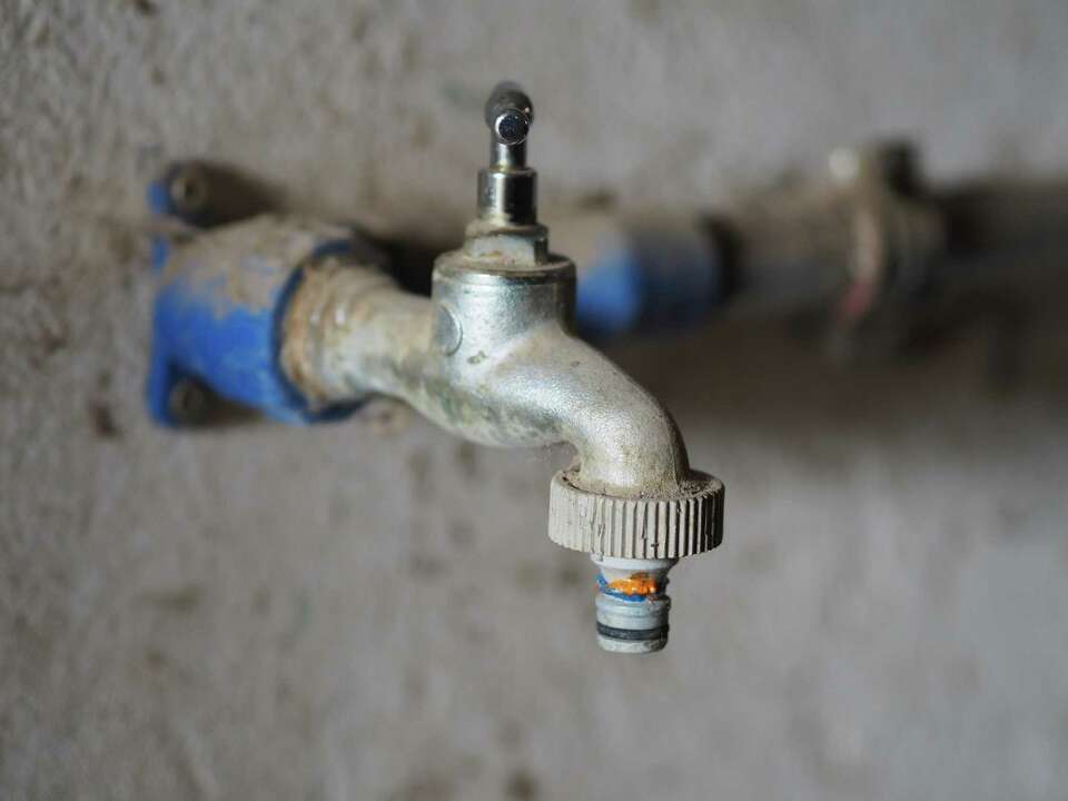 How to Loosen Corroded Plumbing