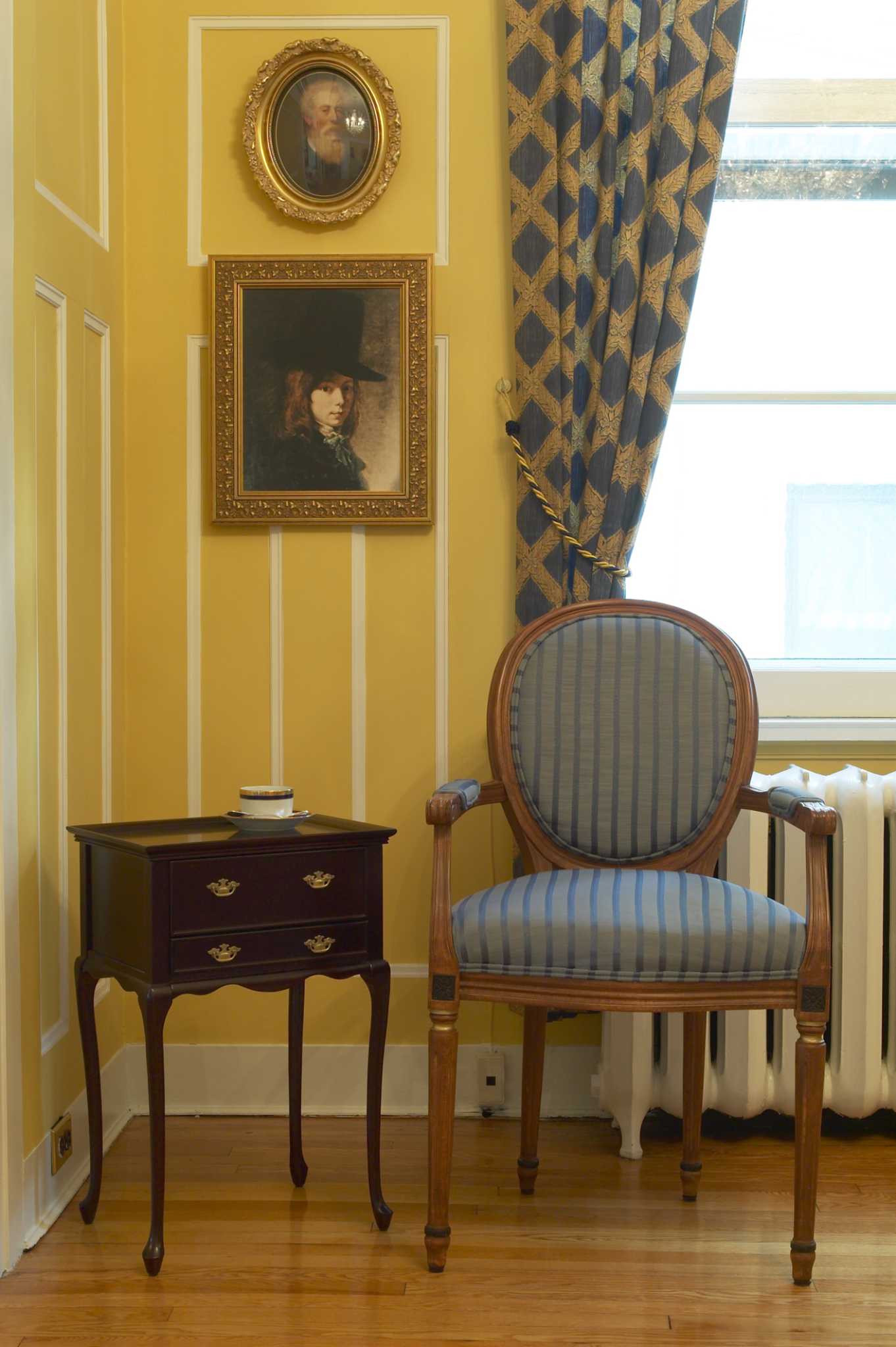 How to Sew Two-Piece Curtains