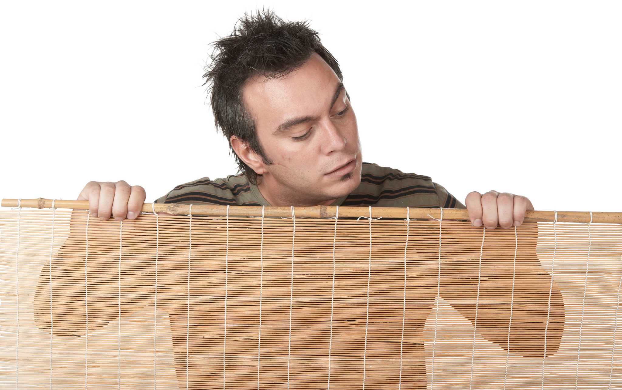 How to Make a Bamboo Headboard From Bamboo Blinds