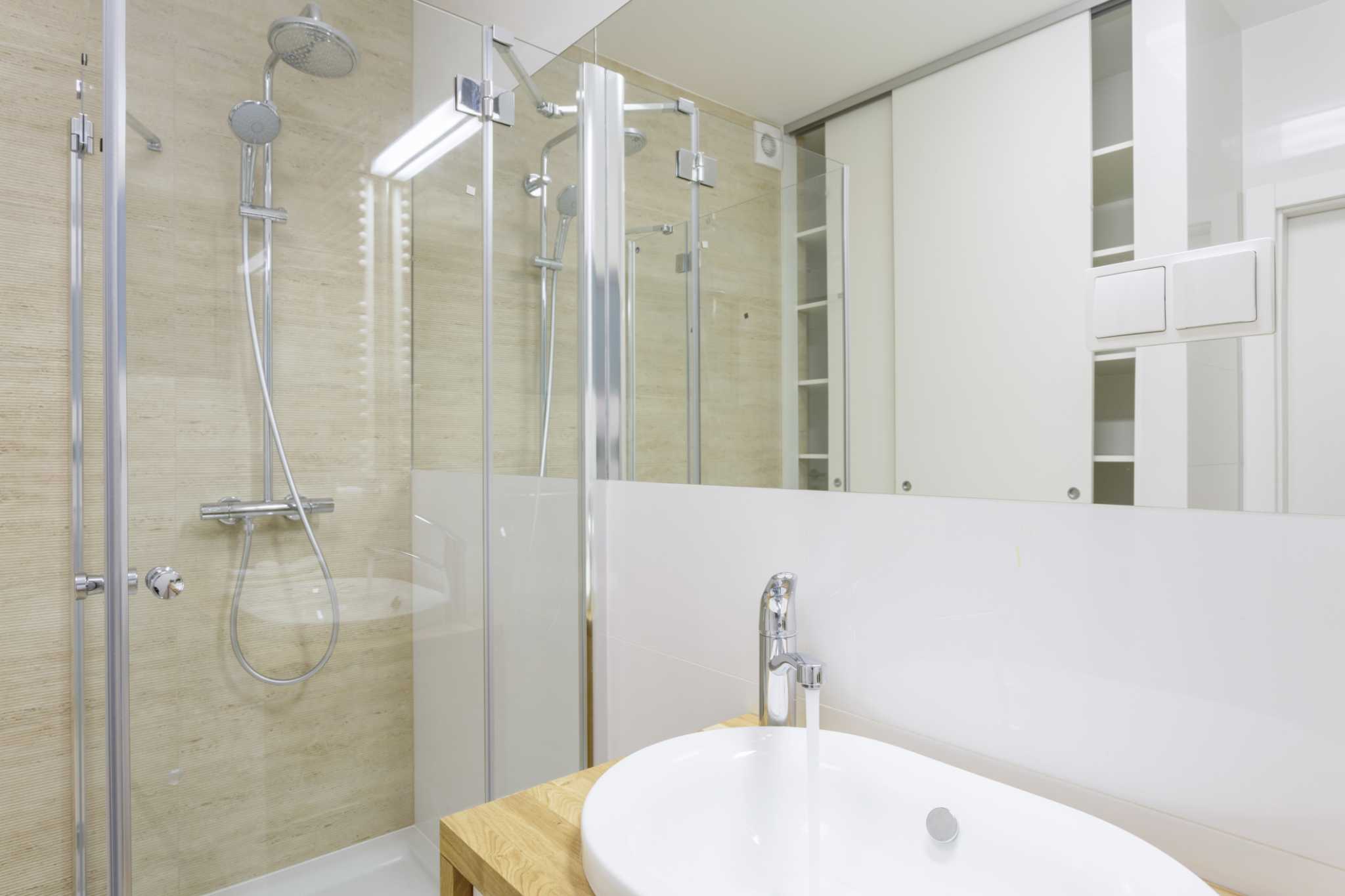 How to Make My Shower Doors Look New Again