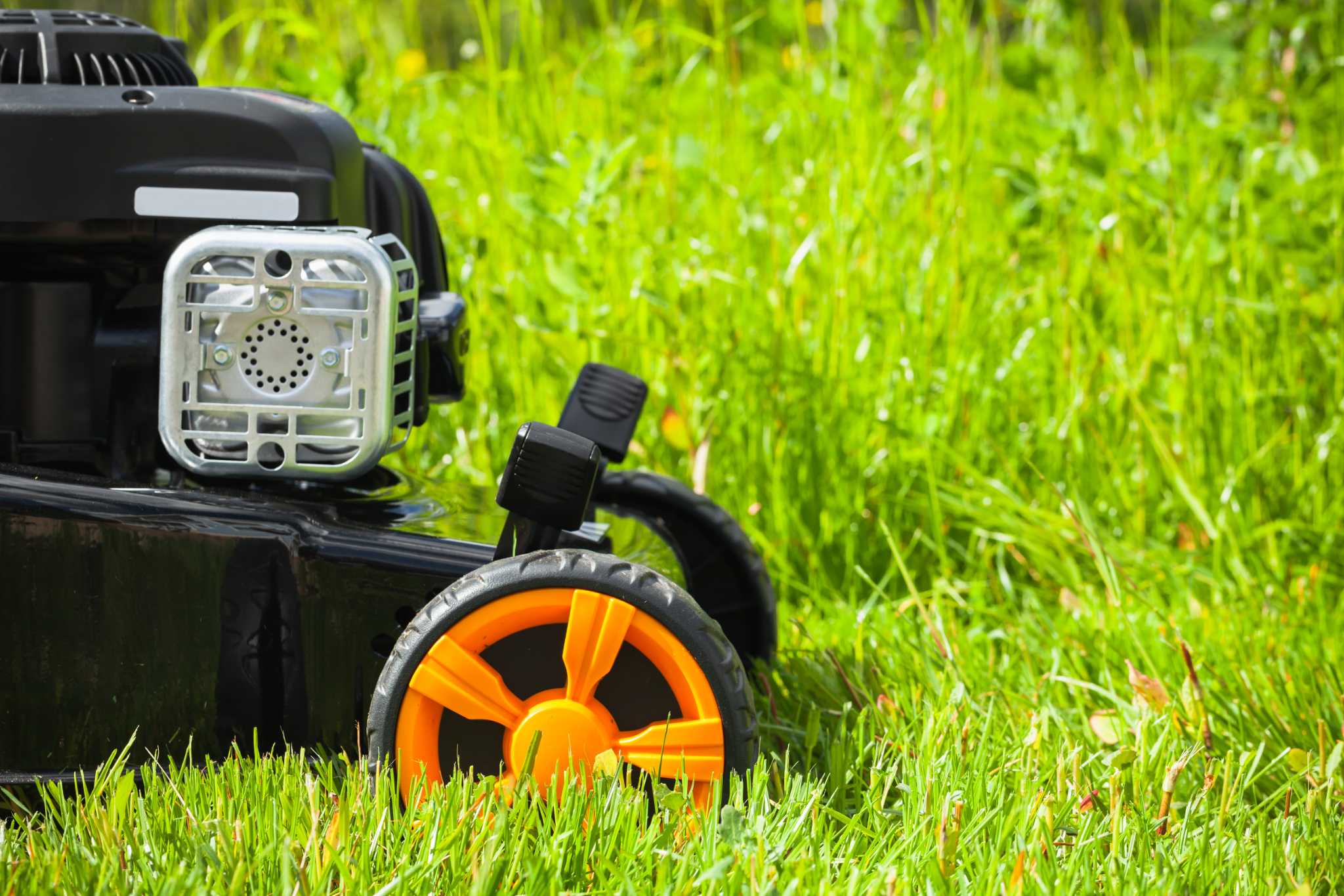 How to Start a Lawn Mower After it Sat a Long Time