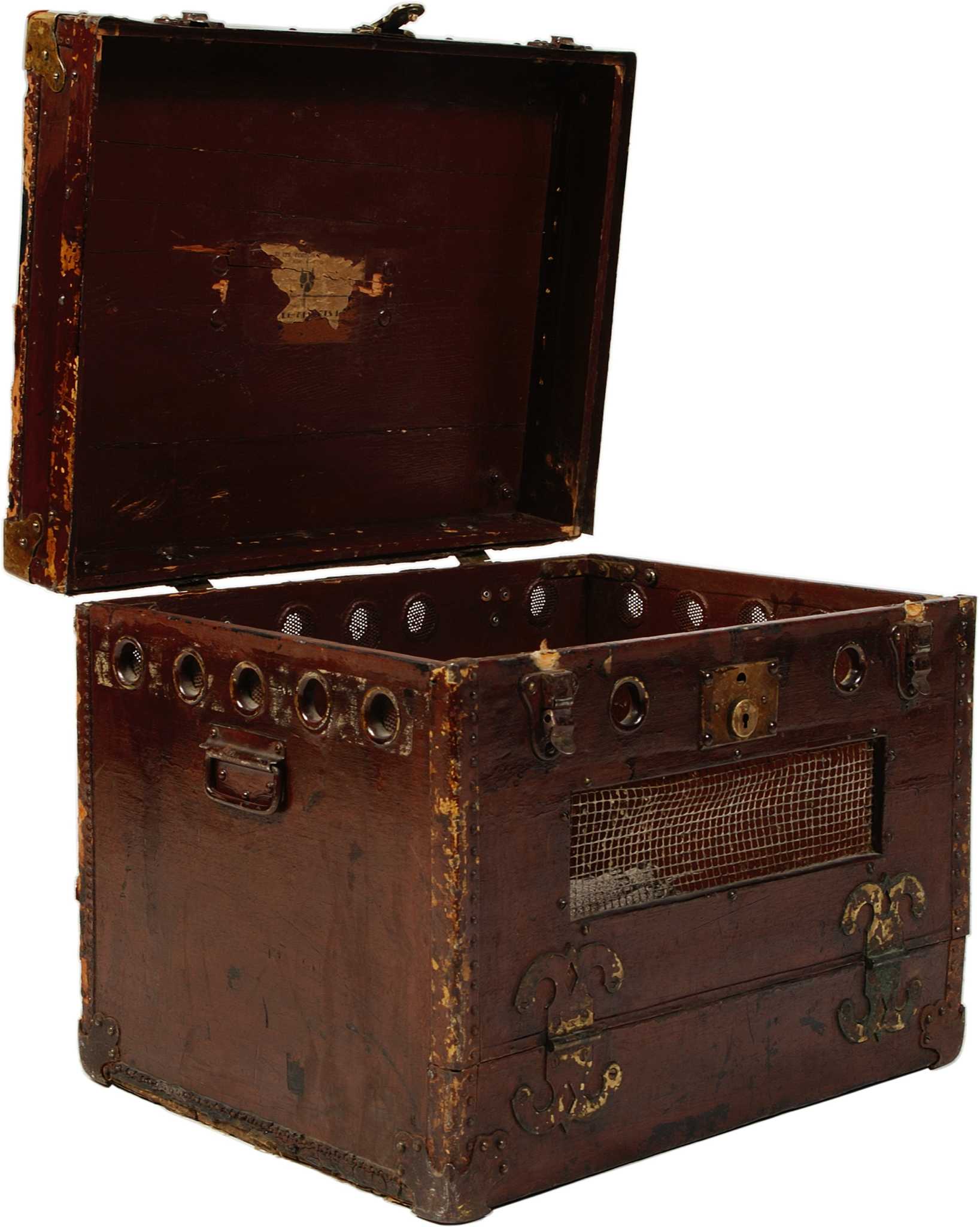 Steamer Trunk Refinishing How To   RawImage 