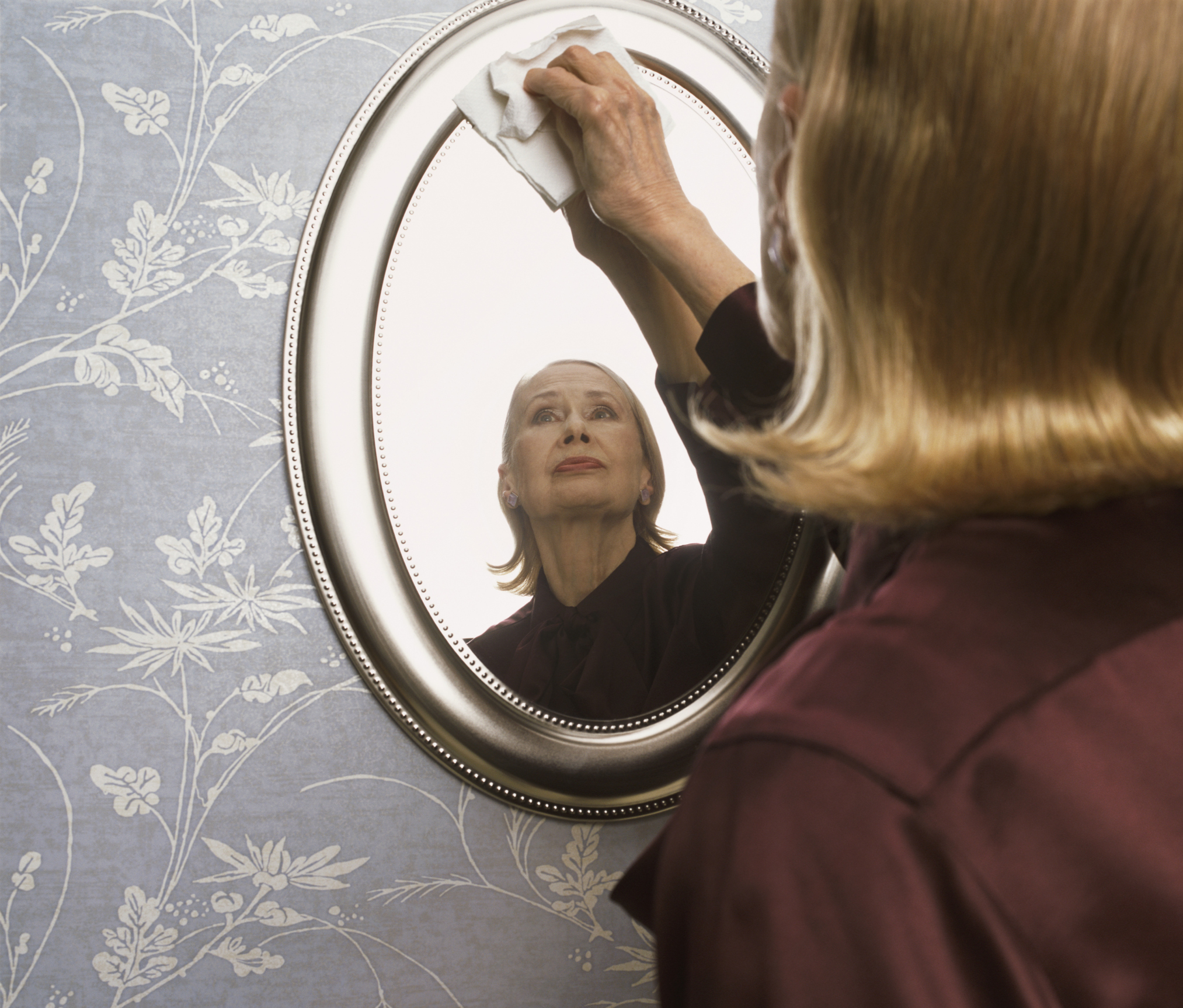 Why Do Mirrors Get Streaked?