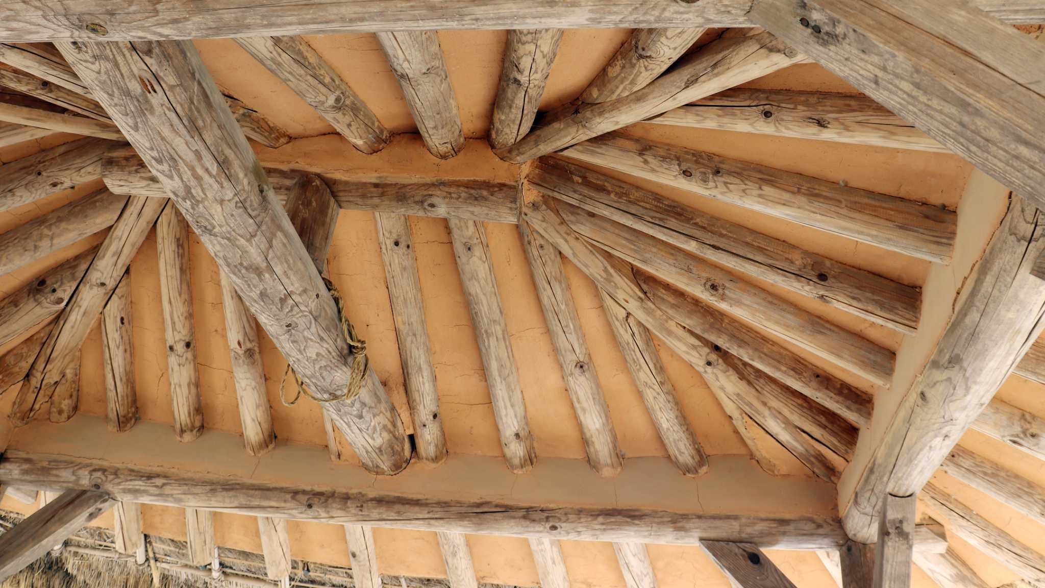 How to Mix Drywall Mud for Knockdown Ceilings