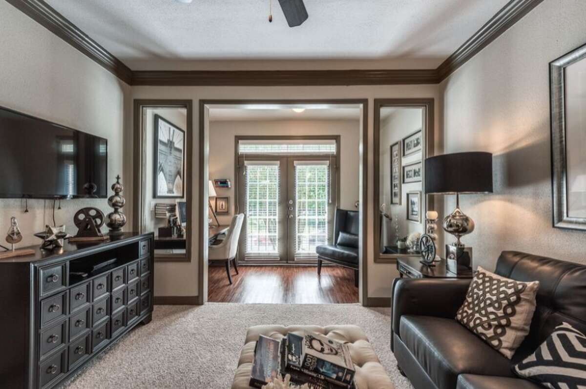 Luxury Houston apartments Affordable units with pool, gym and tennis