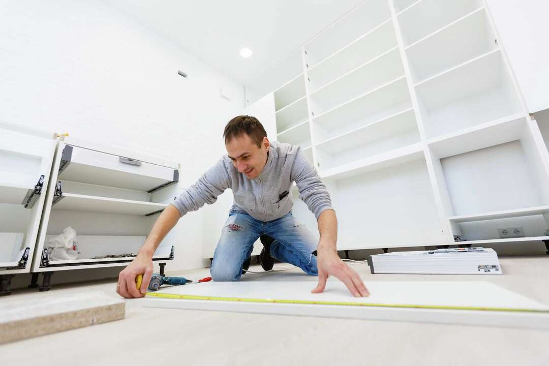 How to Get Mounting Tape Off a Wall With Few Materials