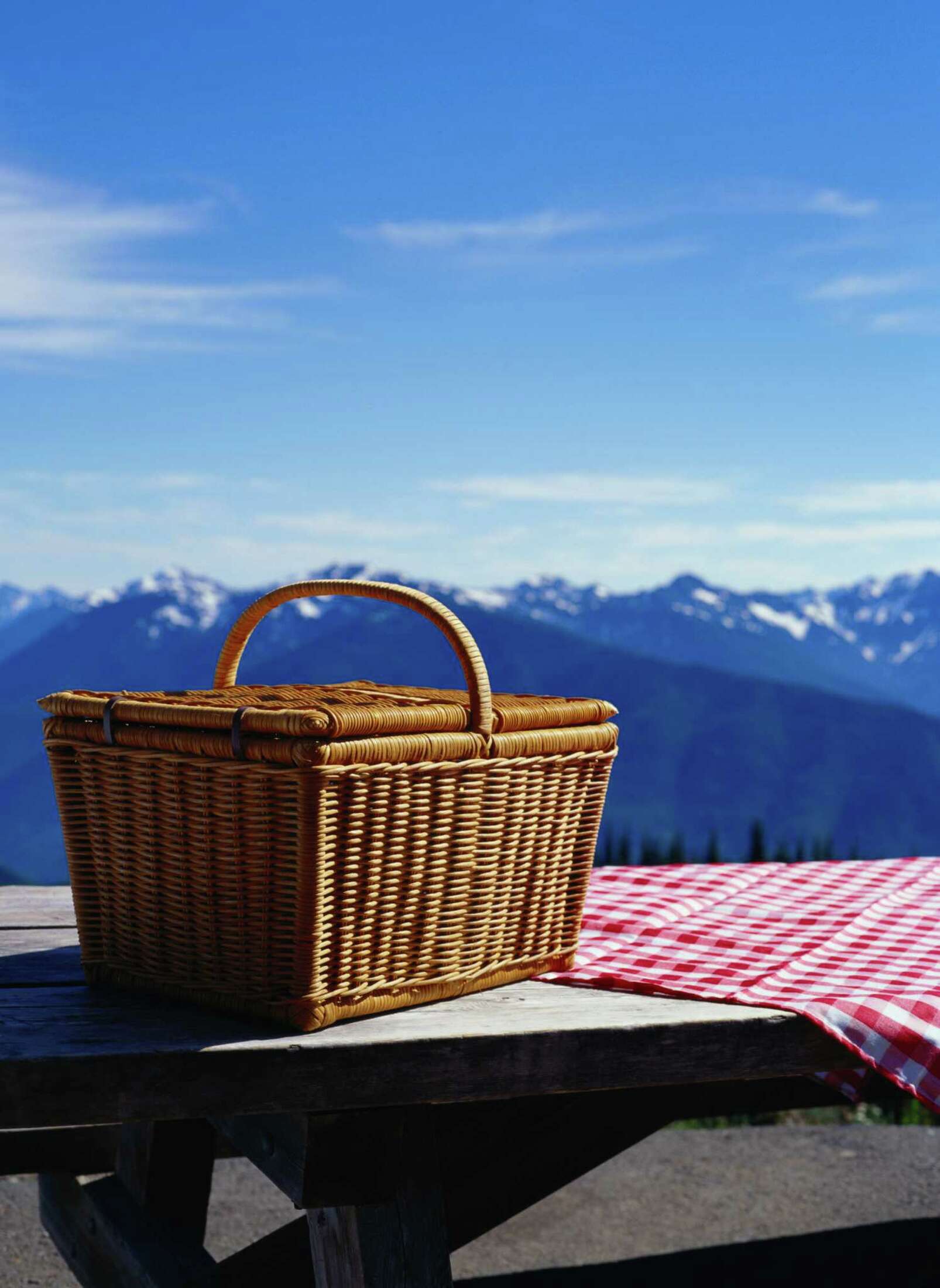 How to Get Odor Out of Wicker