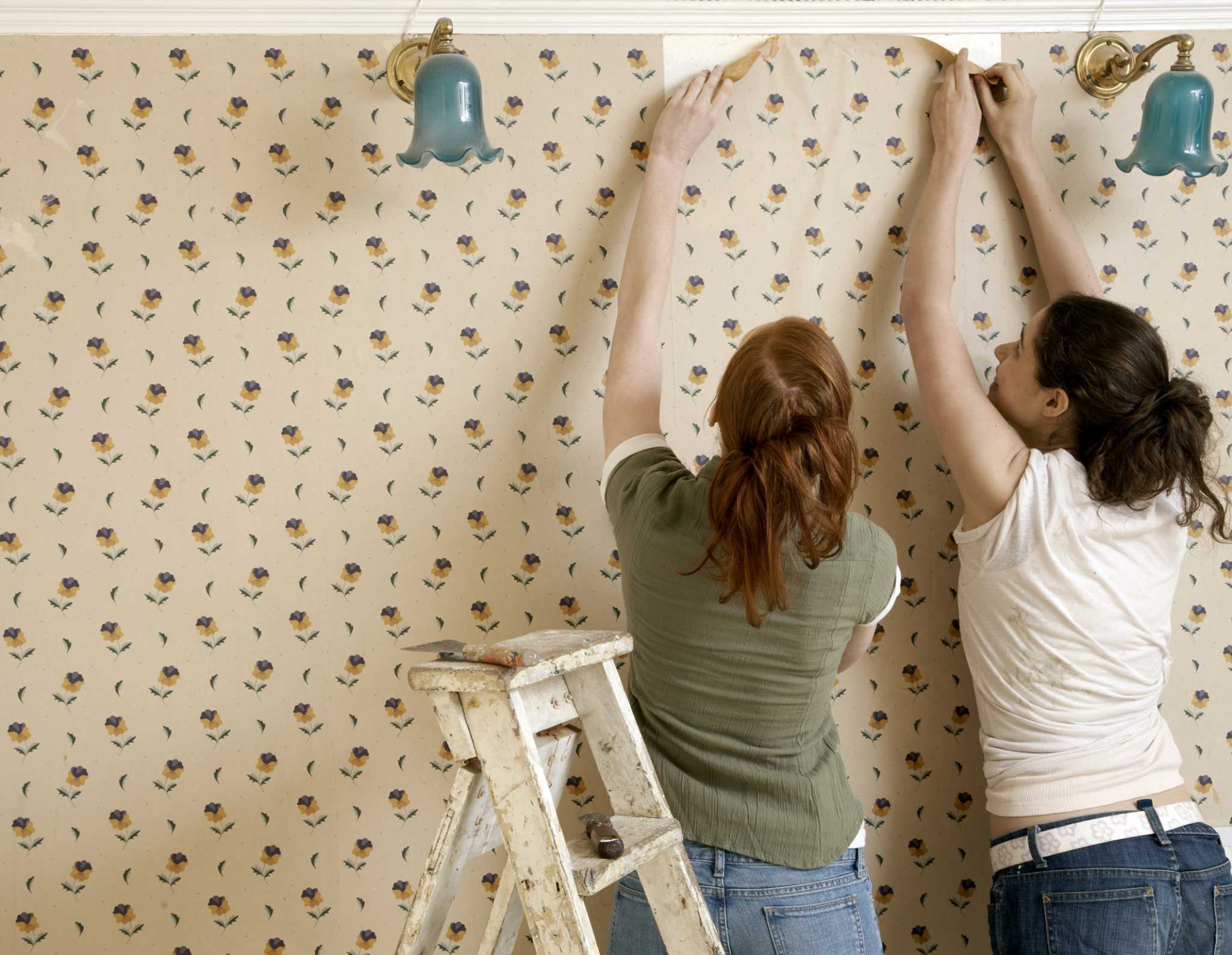 How to Get Wallpaper Off Without a Steamer