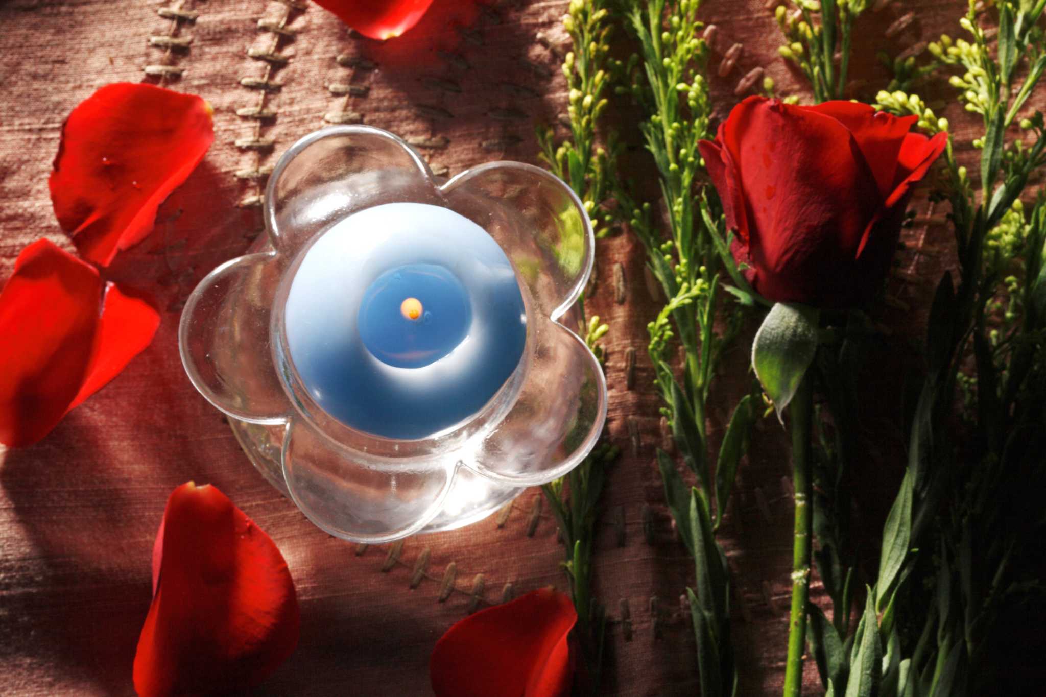 How to Use Fresh Rose Petals to Decorate