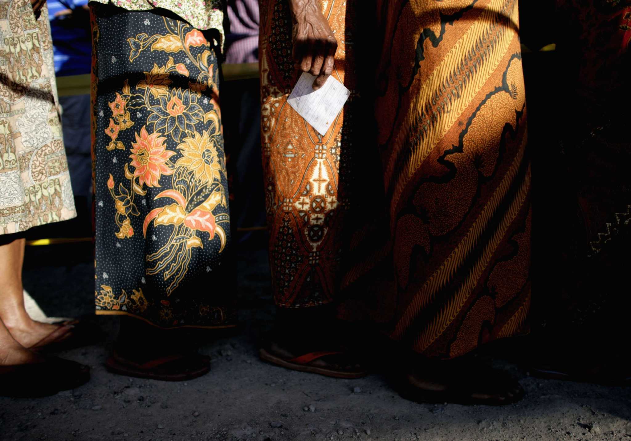 How To Use Sarongs For Wall Hangings