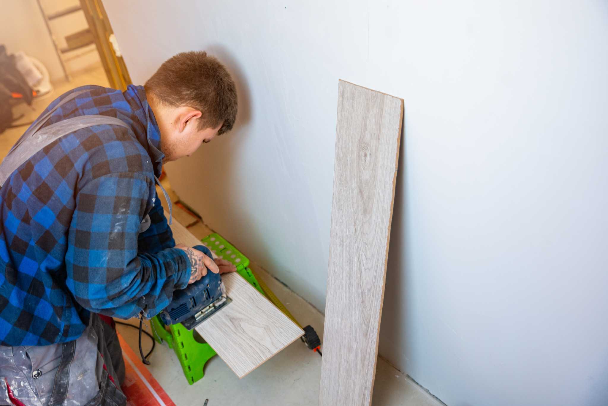 How to Use Spacers Along the Wall for Laminate