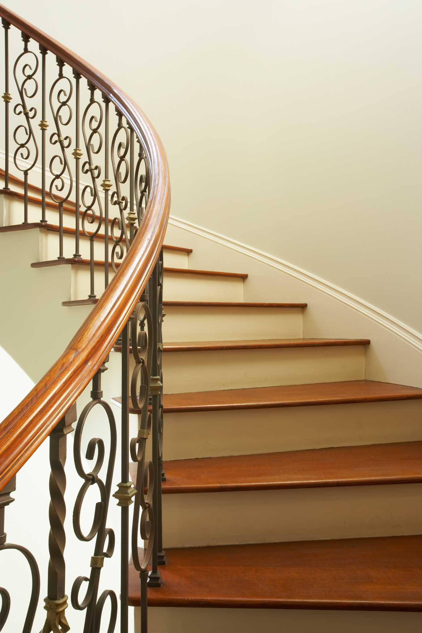 How to Polyurethane Stair Railings
