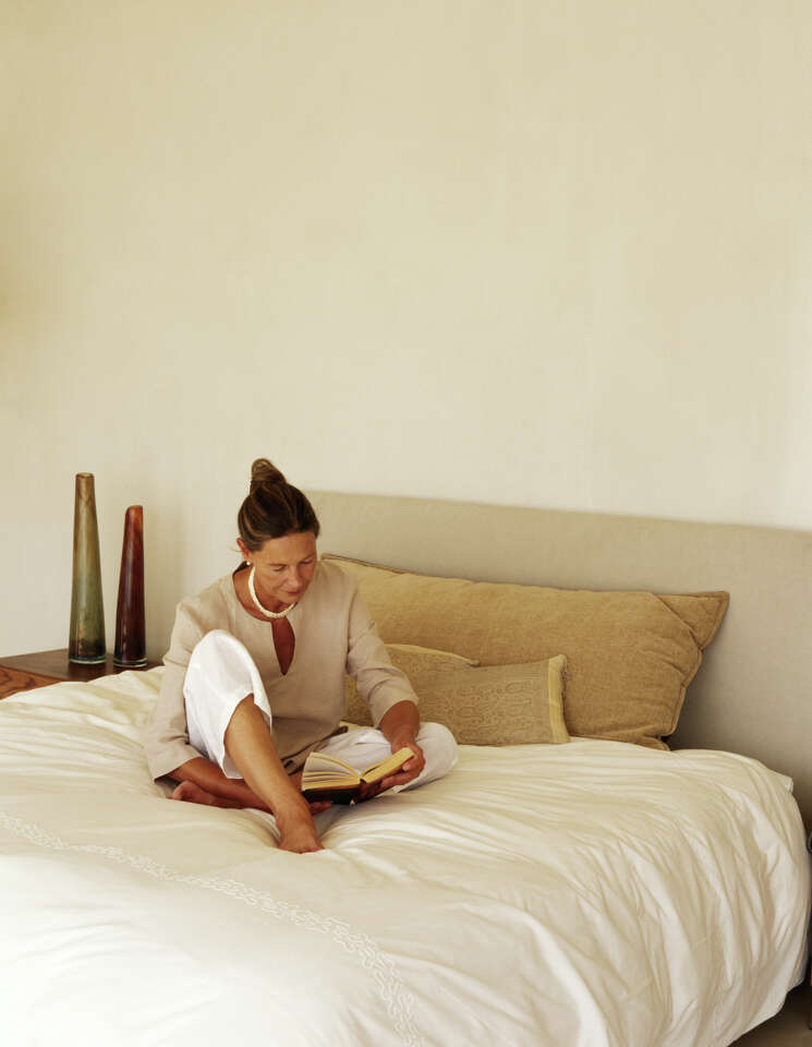 The Best Way to Attach a Headboard to the Wall