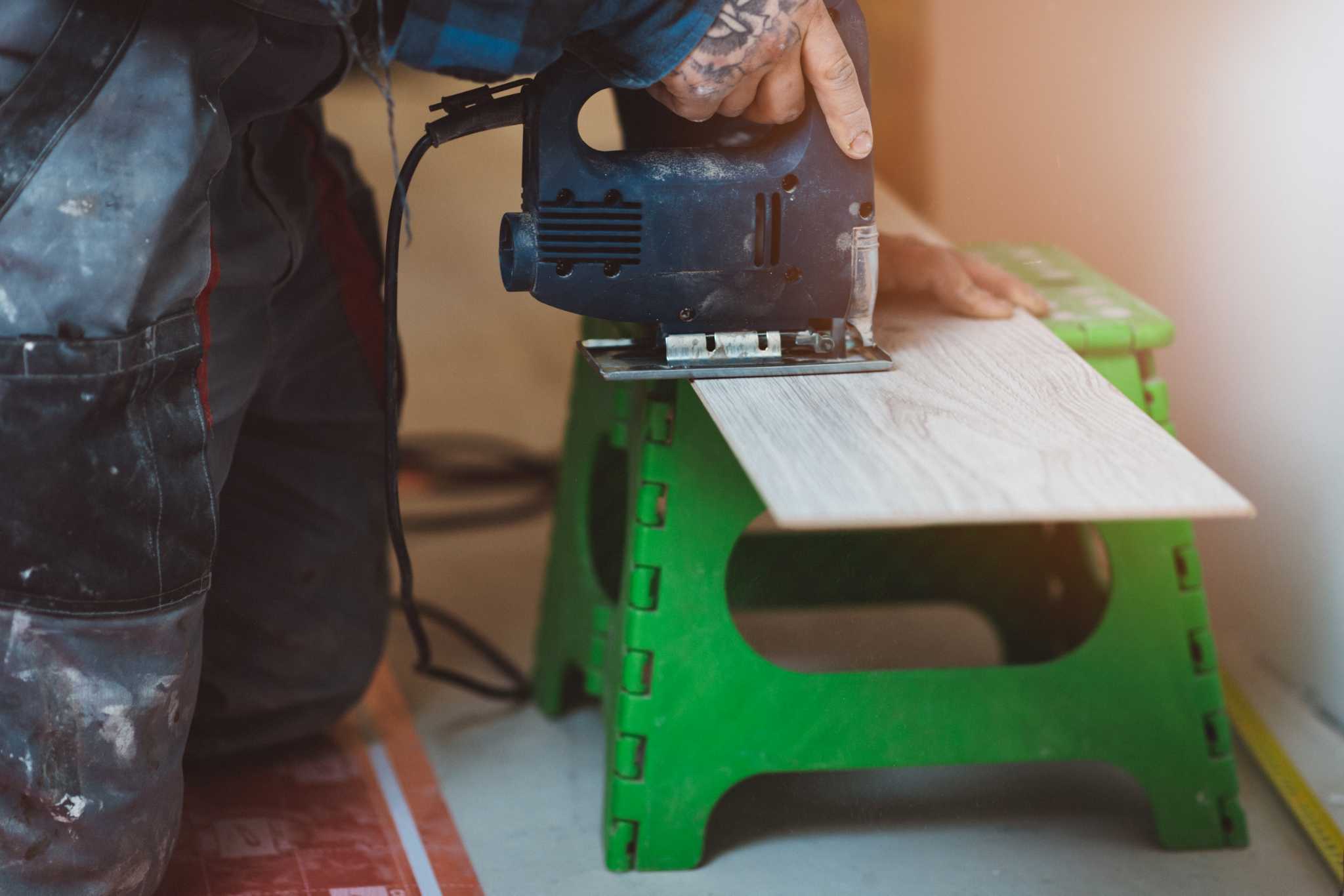 The Best Way to Cut Laminate Sheets