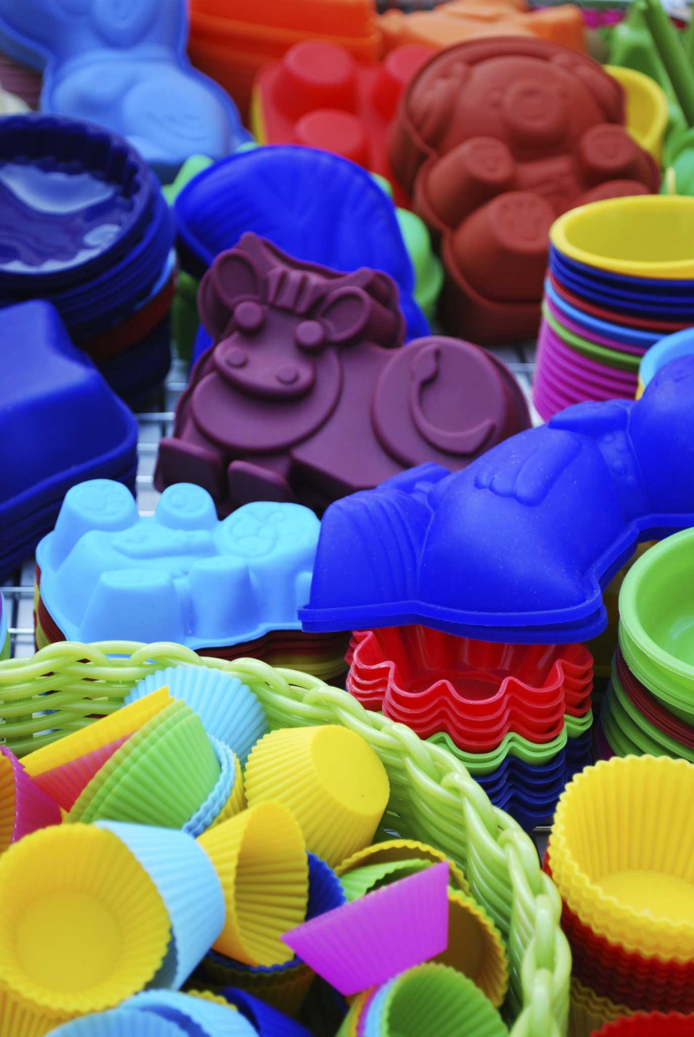 THE PROS AND CONS OF SILICONE BAKEWARE - Bakers Love