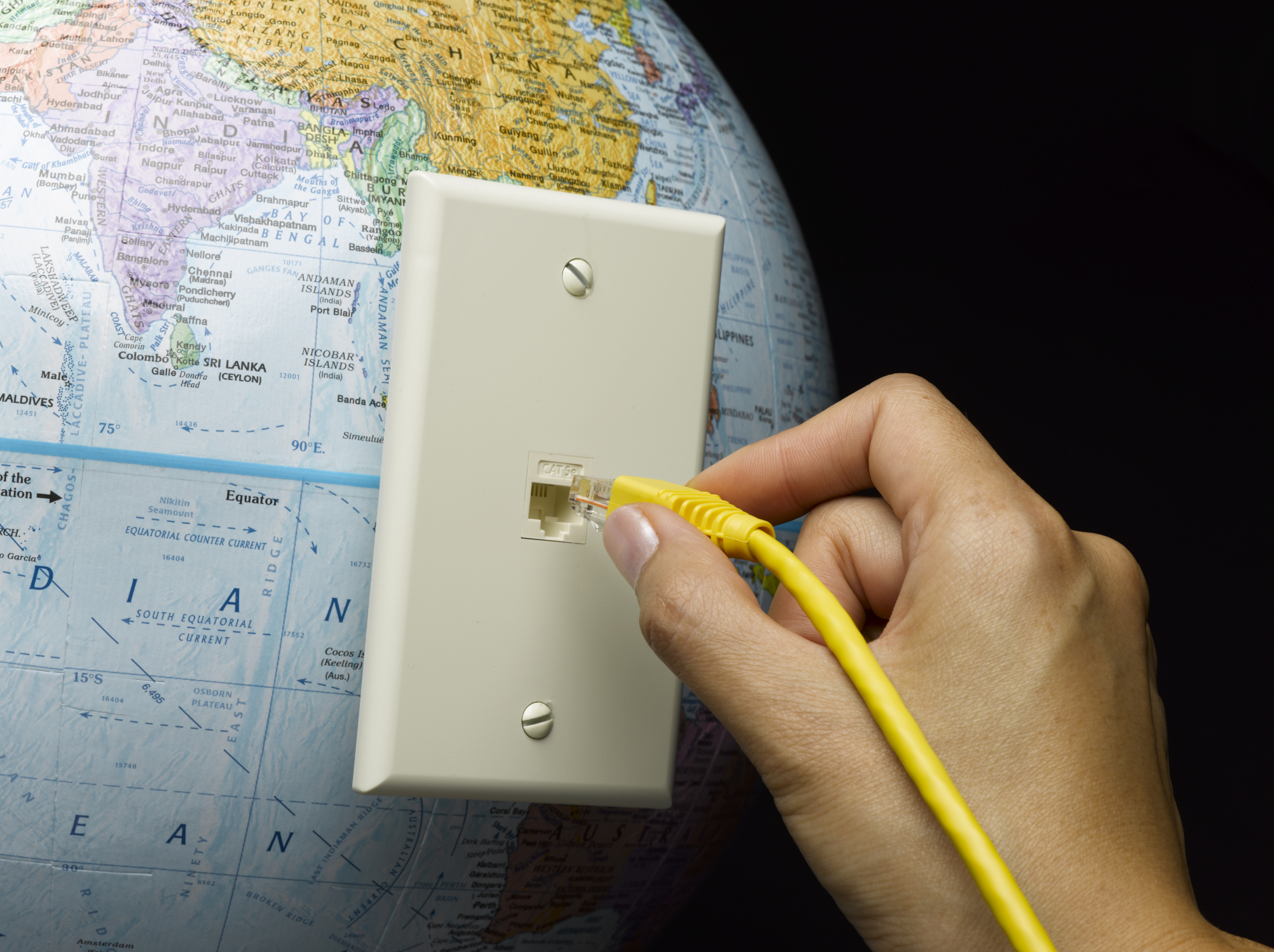 How to Wire an Wall Jack Using Eight Wires