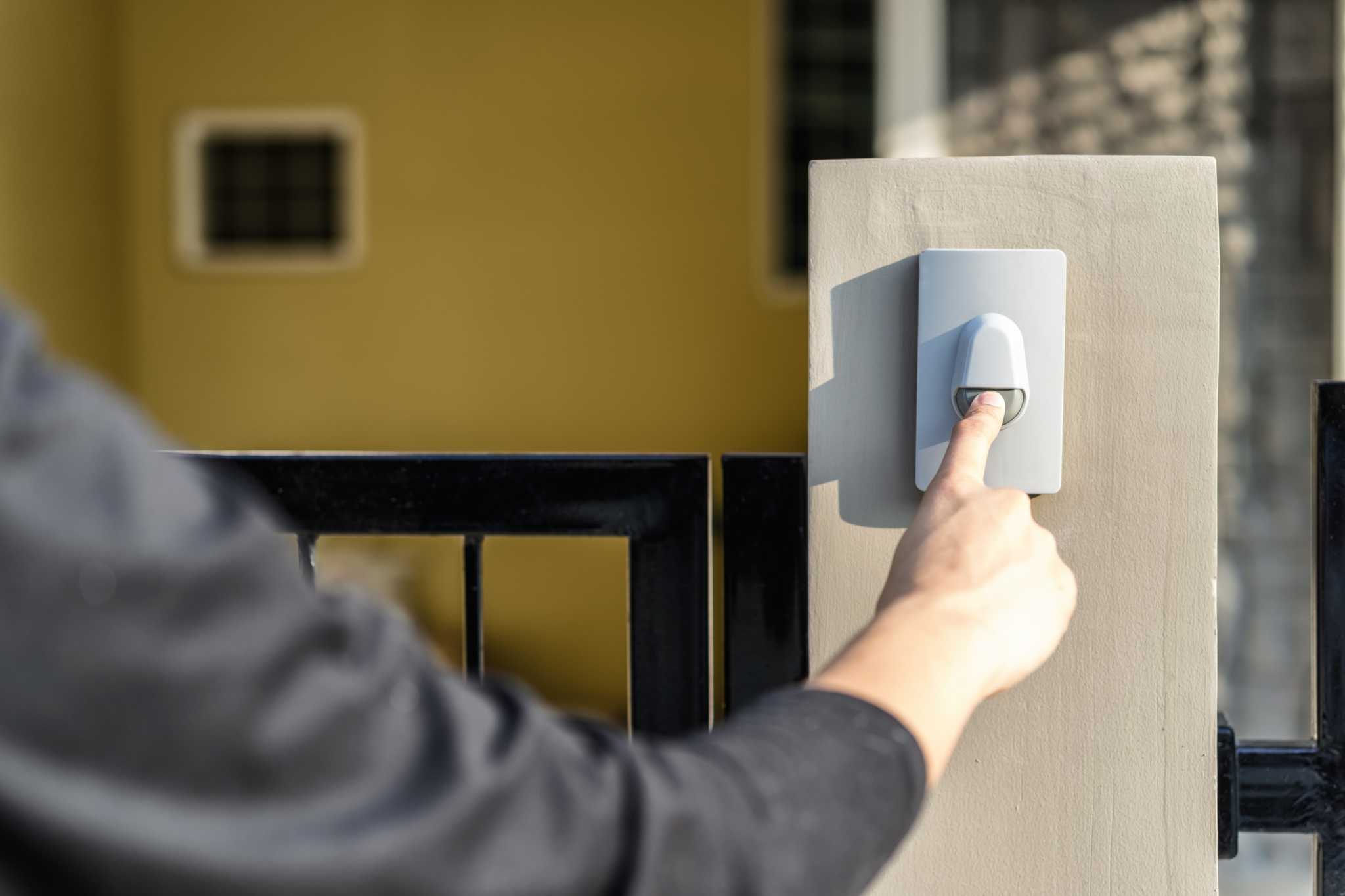 Wireless doorbell best sale rings by itself