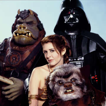 rare-photos-of-carrie-fisher-s-star-wars-beach-photo-shoot